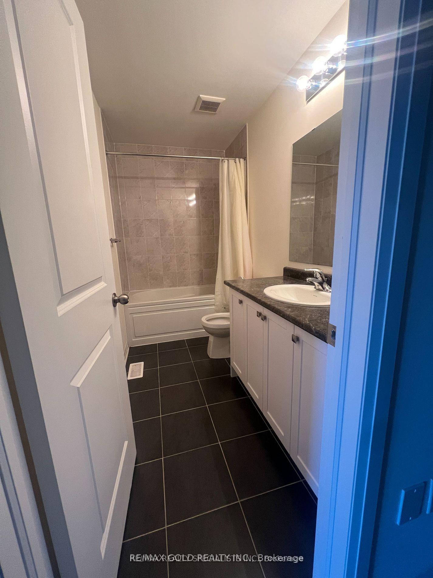 Photo 16 of 30 Brixham Lane, Brampton, Northwest Brampton — HOMEH