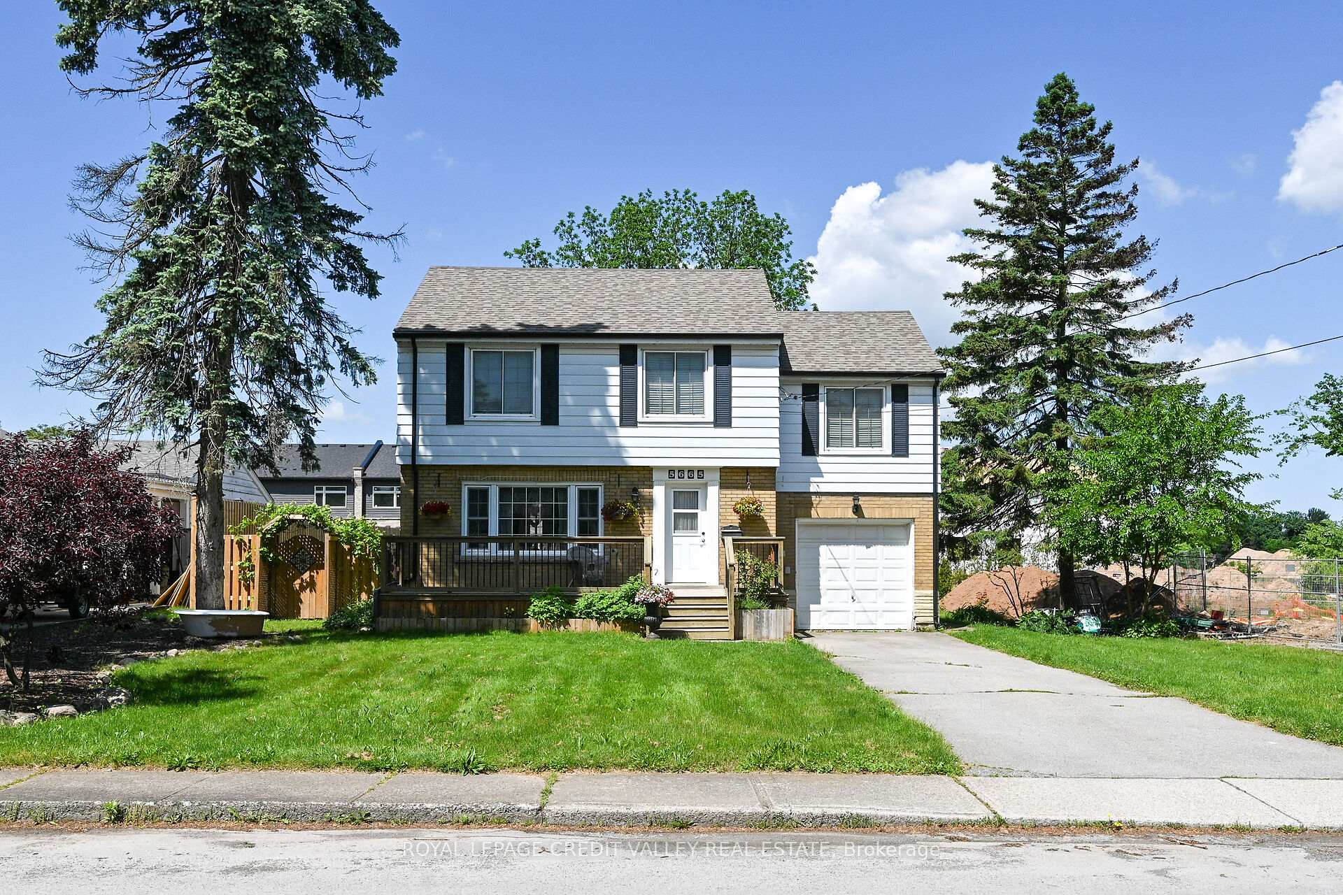 Front of 5665 Woodland Boulevard