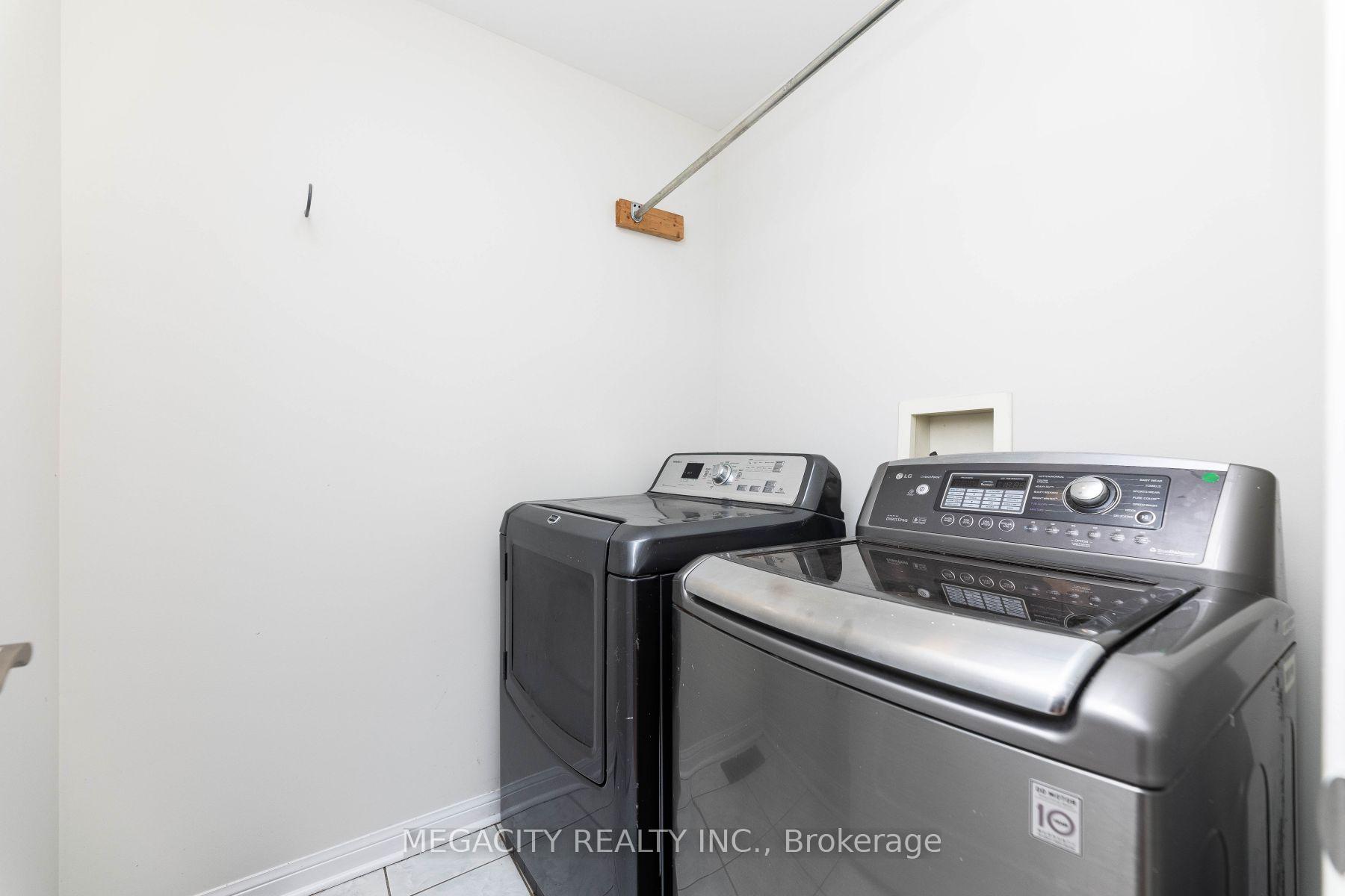 Photo 11 of 33 Slipneedle Street N, Brampton, Gore Industrial North — HOMEH