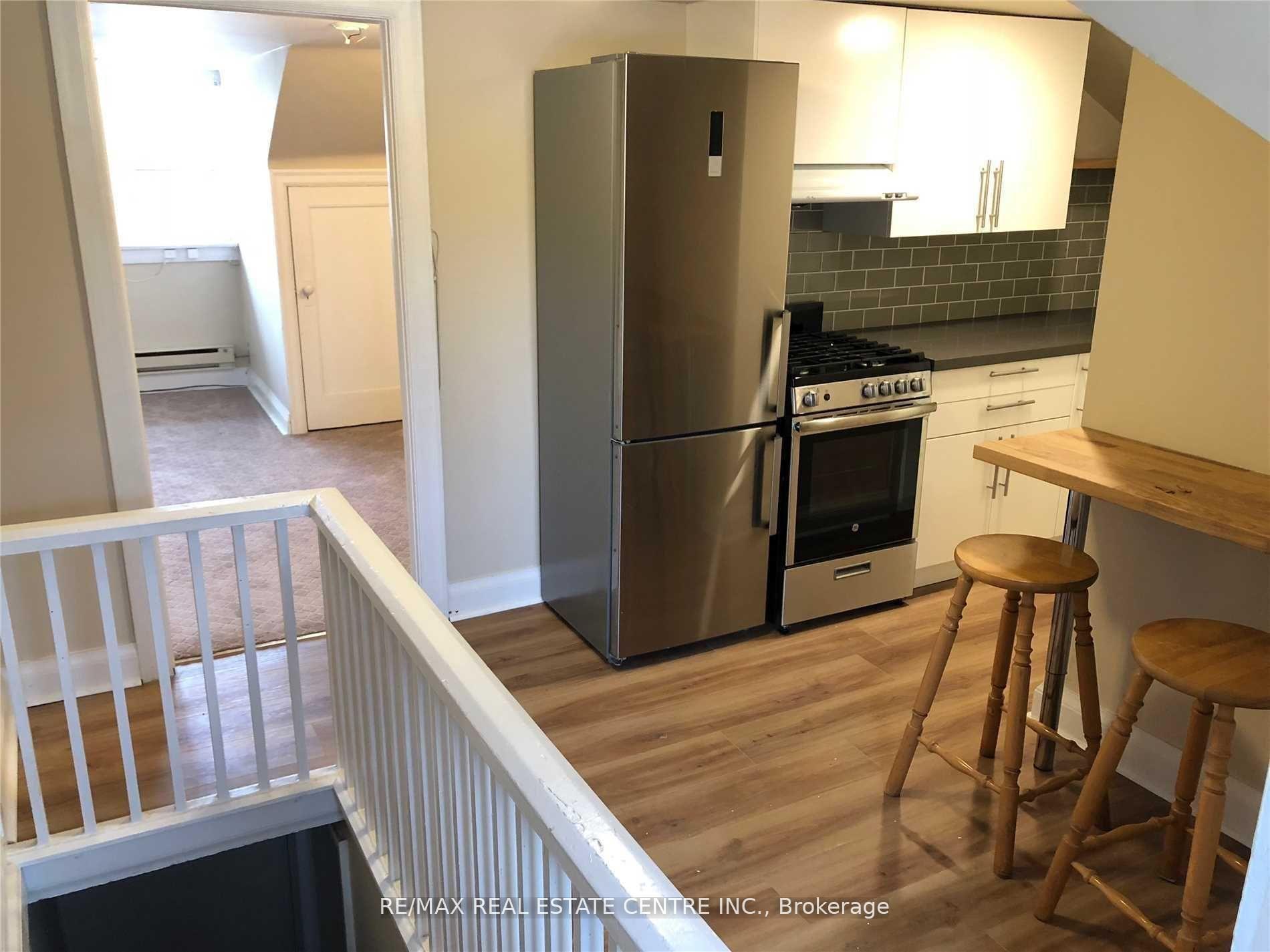 Photo 4 of Unit B, 22 Nelson Street, Brampton, Downtown Brampton — HOMEH