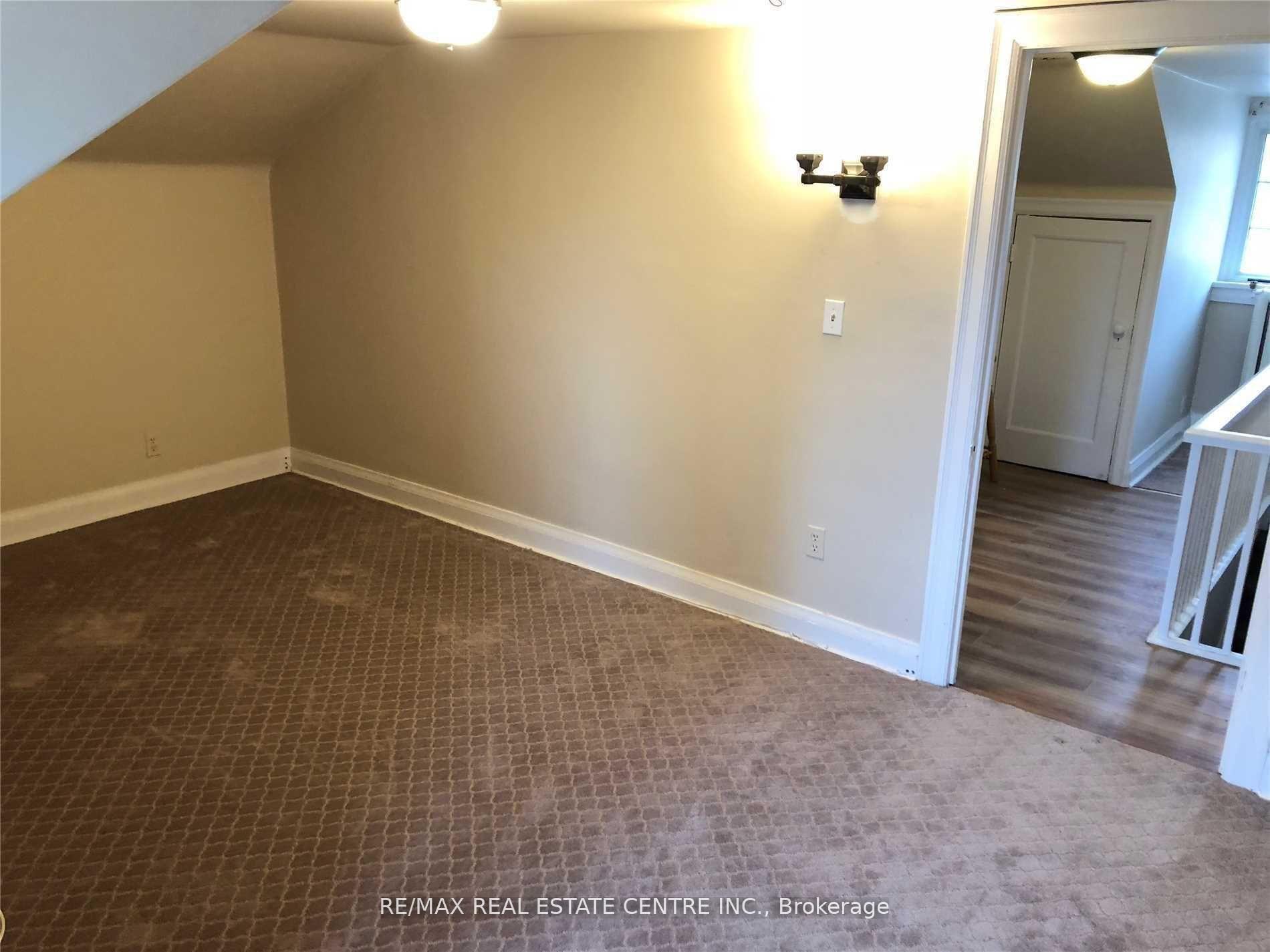 Photo 3 of Unit B, 22 Nelson Street, Brampton, Downtown Brampton — HOMEH