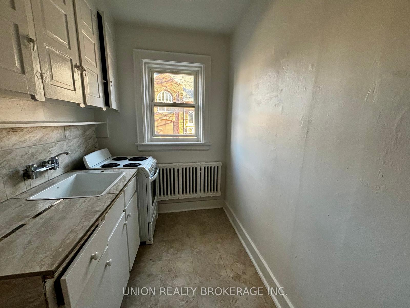 Photo 2 of Unit 203, 2405 Queen Street E, Toronto, The Beaches — HOMEH