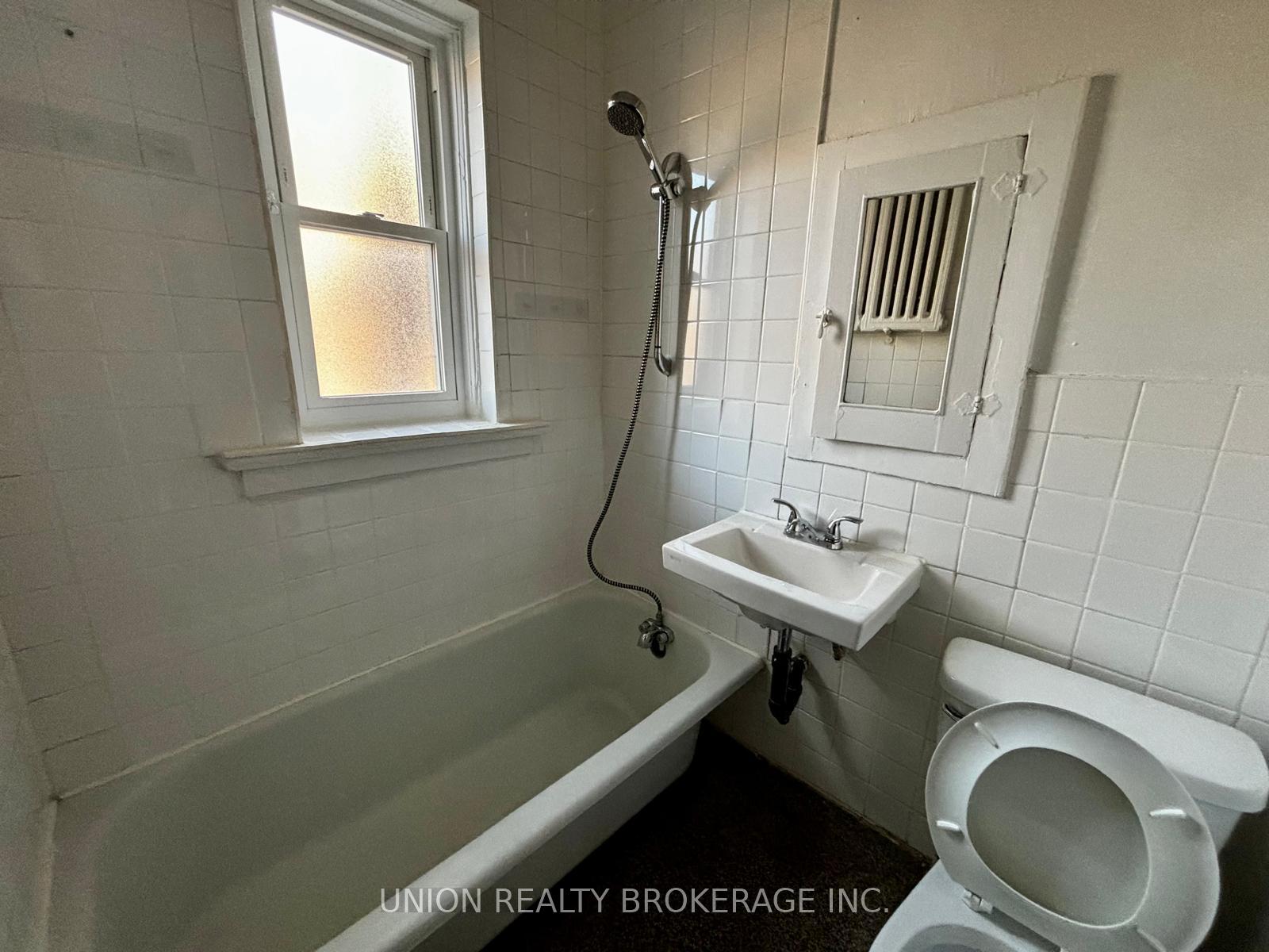 Photo 7 of Unit 203, 2405 Queen Street E, Toronto, The Beaches — HOMEH