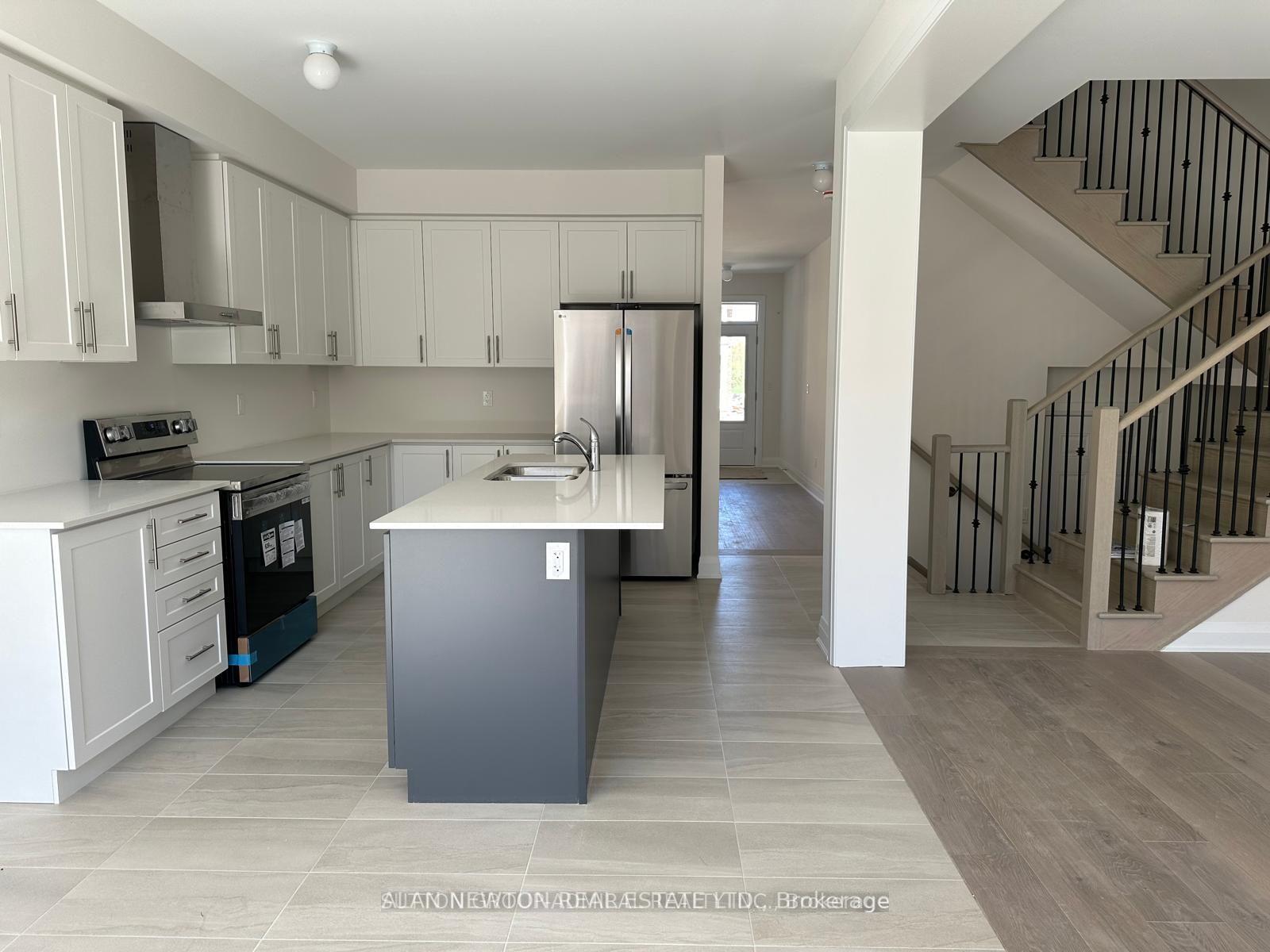 Photo 3 of 1341 Davis Loop, Innisfil, Lefroy — HOMEH