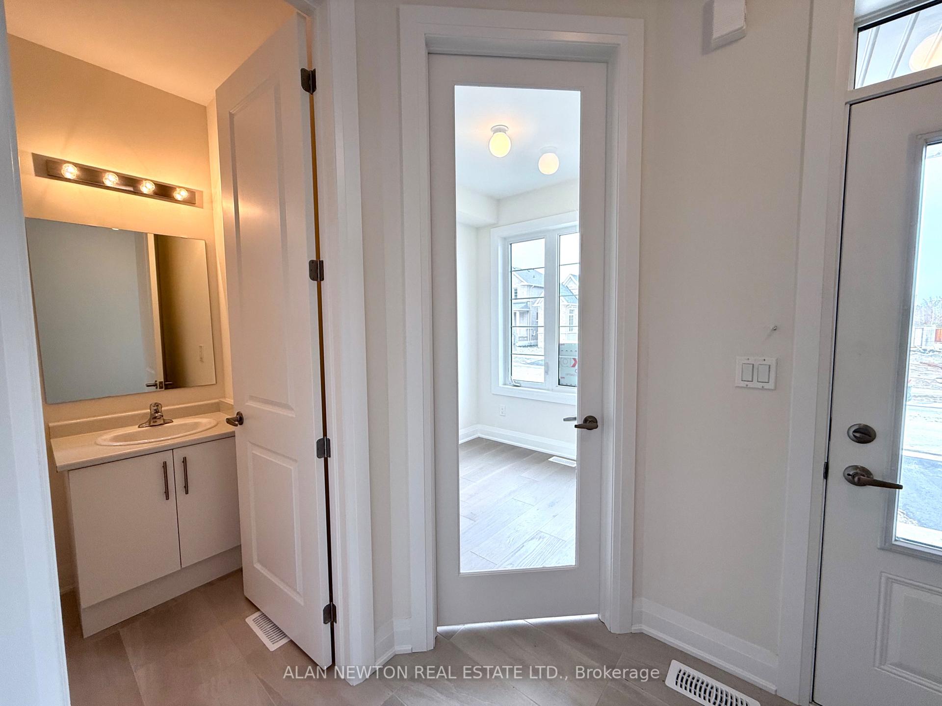 Photo 4 of 1341 Davis Loop, Innisfil, Lefroy — HOMEH