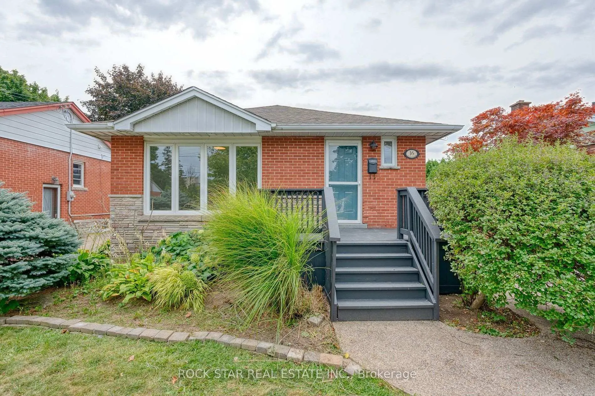 Photo 1 of Unit Upper, 16 Wildewood Avenue, Hamilton, Huntington — HOMEH