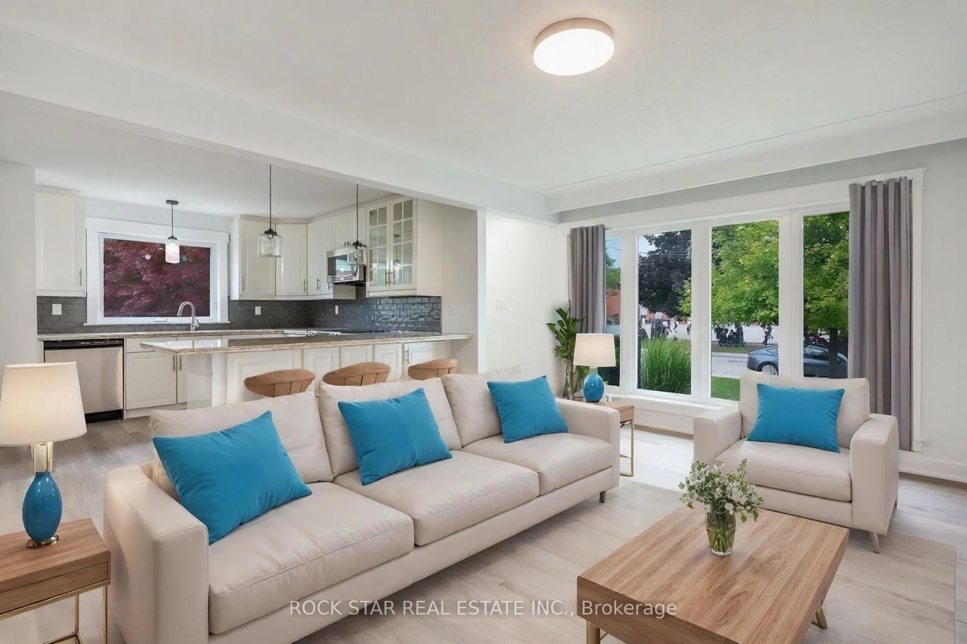 Photo 2 of Unit Upper, 16 Wildewood Avenue, Hamilton, Huntington — HOMEH