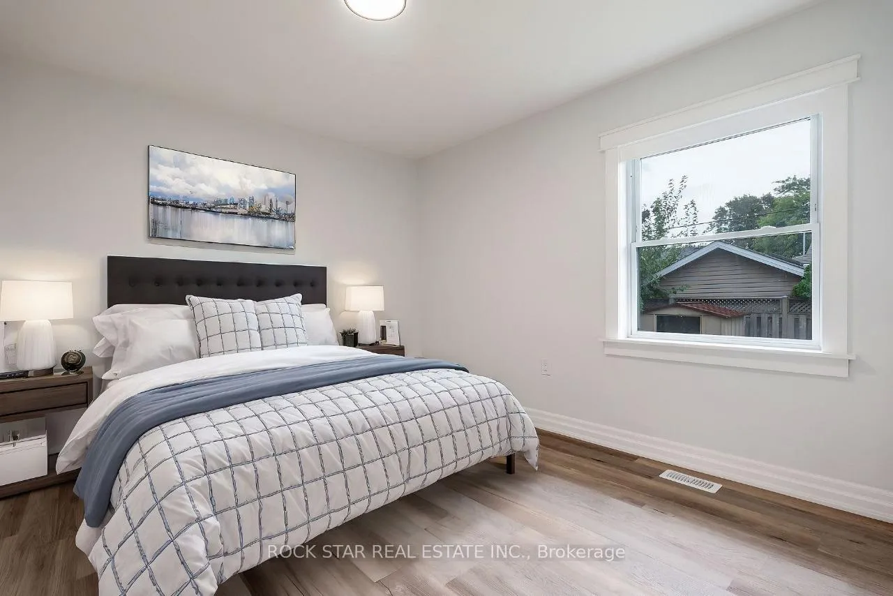 Photo 6 of Unit Upper, 16 Wildewood Avenue, Hamilton, Huntington — HOMEH