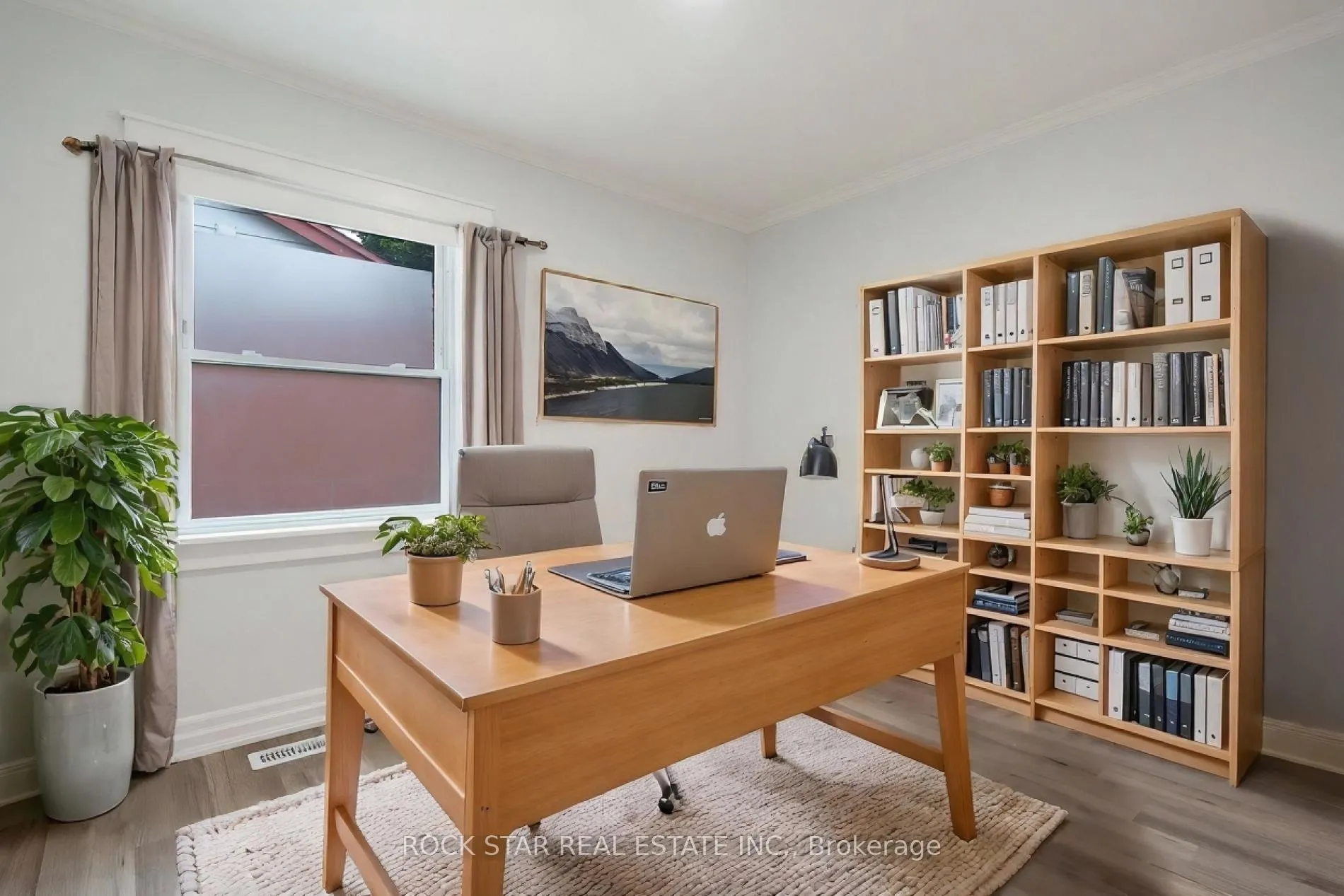 Photo 8 of Unit Upper, 16 Wildewood Avenue, Hamilton, Huntington — HOMEH