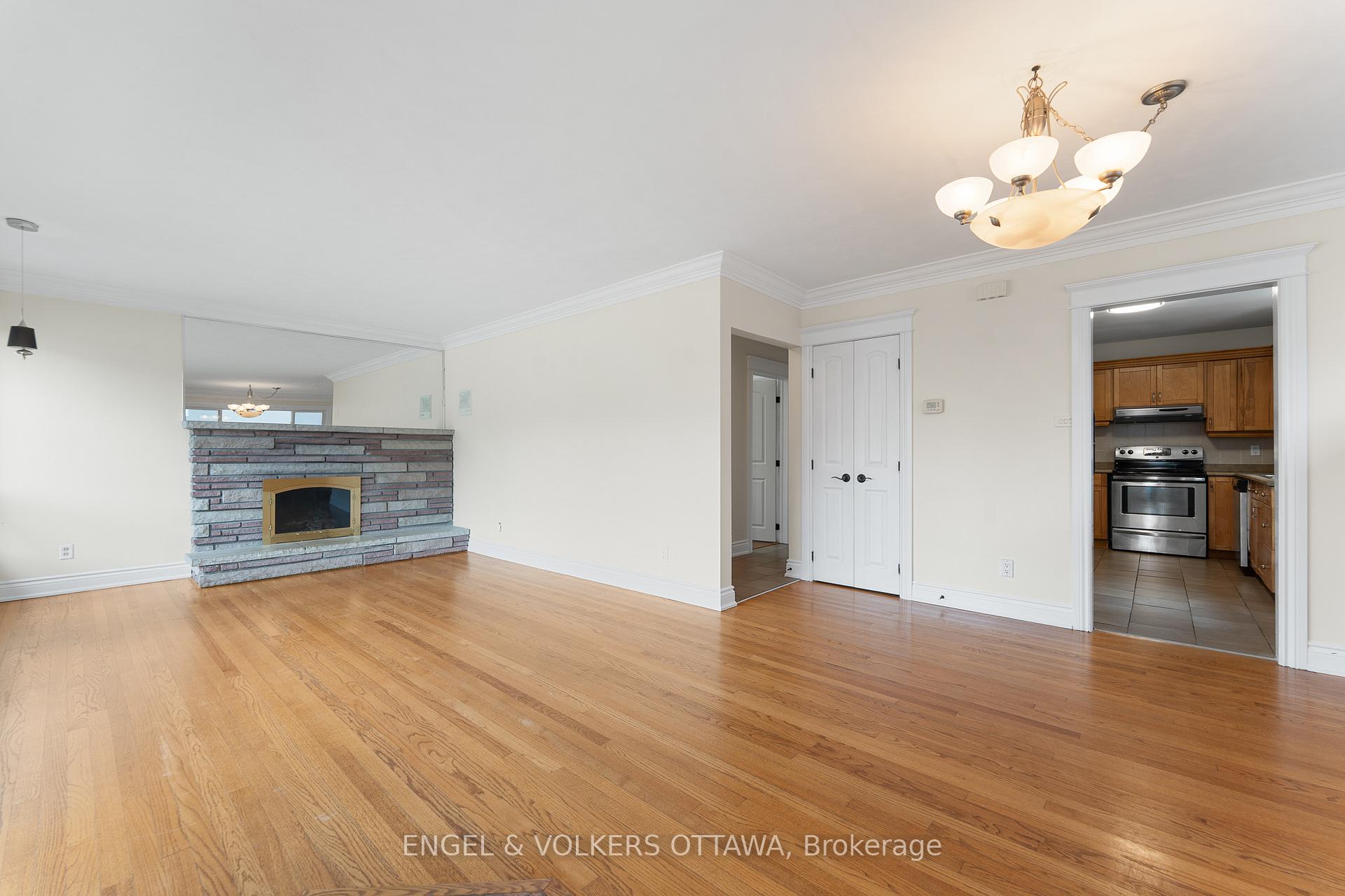 Photo 2 of 213 Royal Avenue, Ottawa, Westboro West — HOMEH