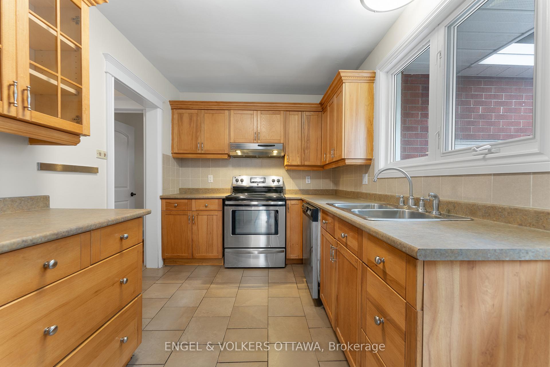 Photo 21 of 213 Royal Avenue, Ottawa, Westboro West — HOMEH