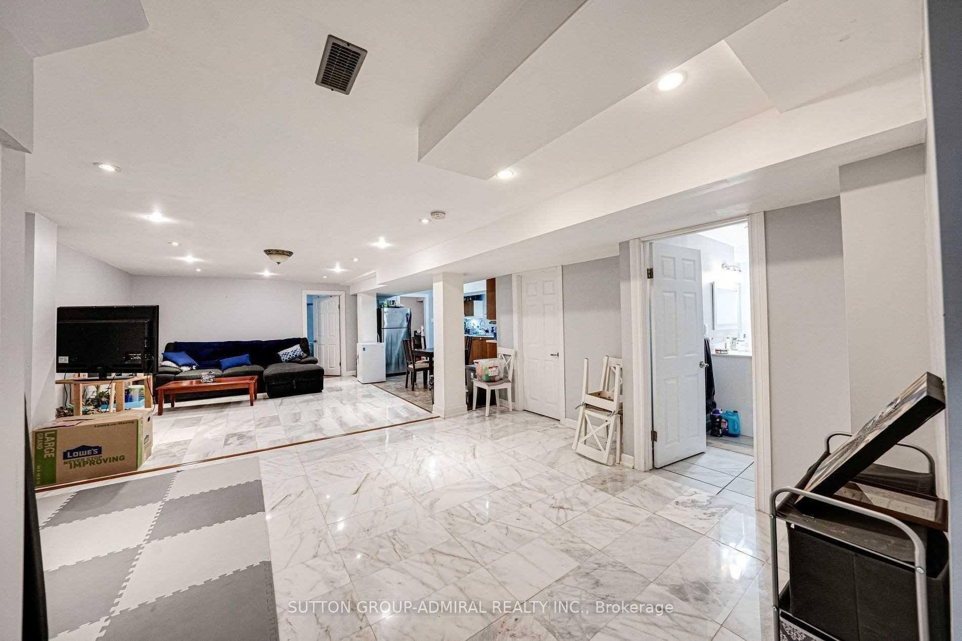 Photo 6 of Unit Lower Level, 318 Forest Run Boulevard, Vaughan, Patterson — HOMEH