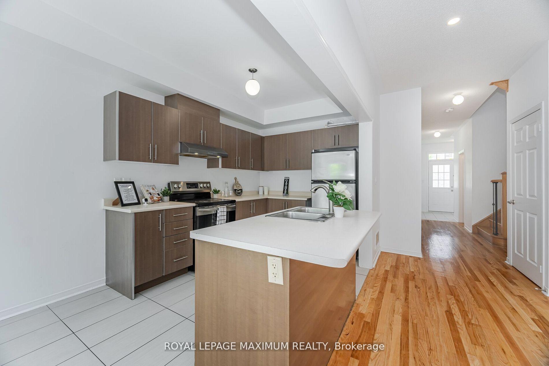 Photo 28 of 58 Gentile Circle, Vaughan, Elder Mills — HOMEH