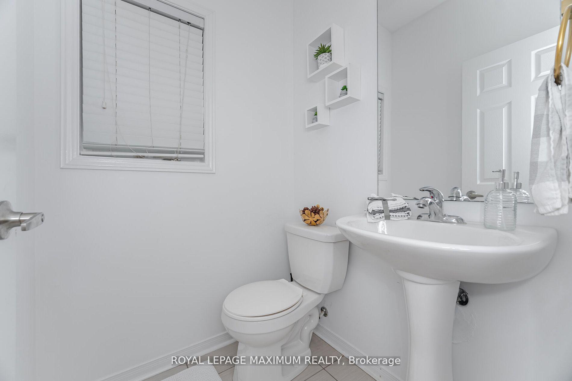 Photo 6 of 58 Gentile Circle, Vaughan, Elder Mills — HOMEH