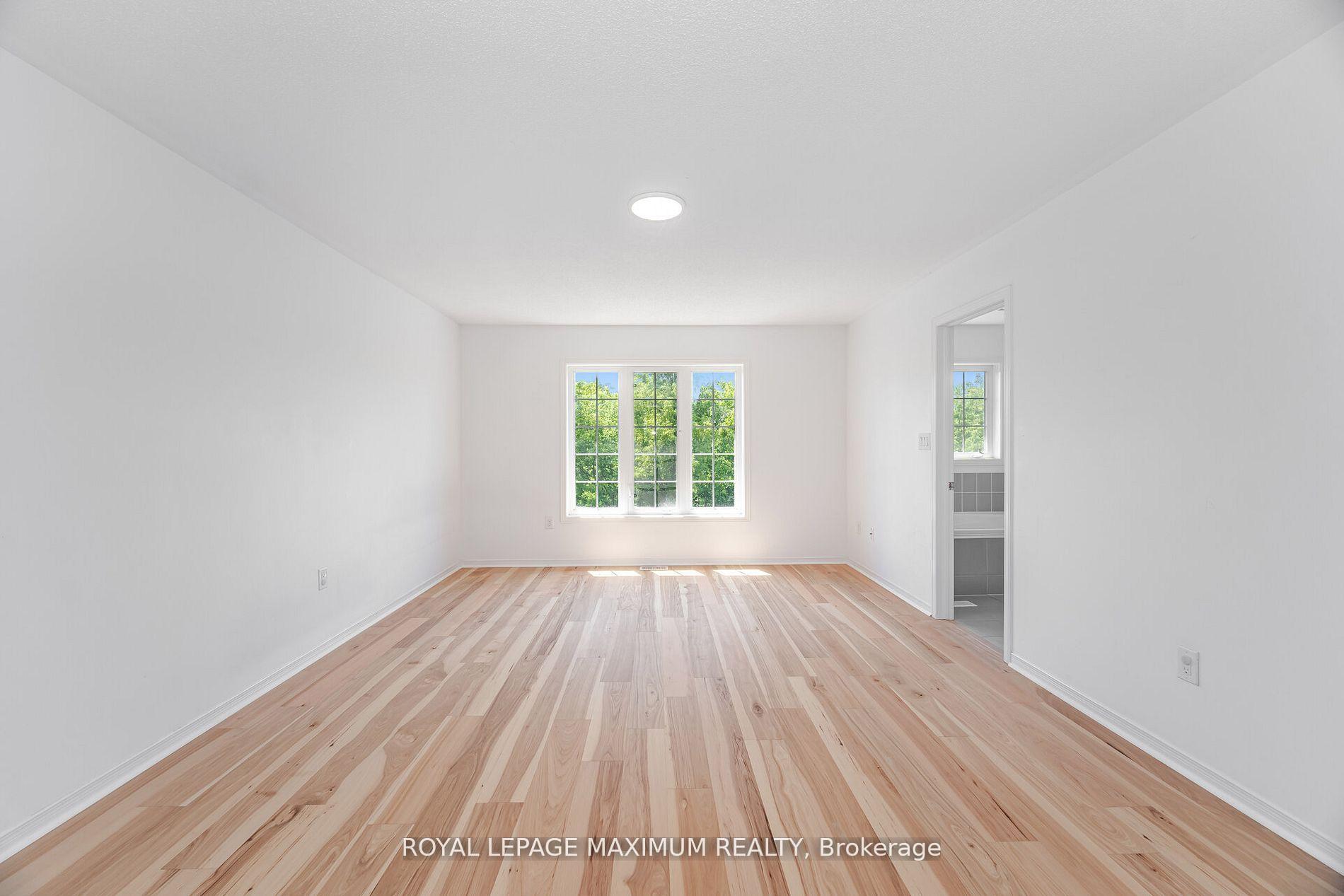 Photo 8 of 58 Gentile Circle, Vaughan, Elder Mills — HOMEH