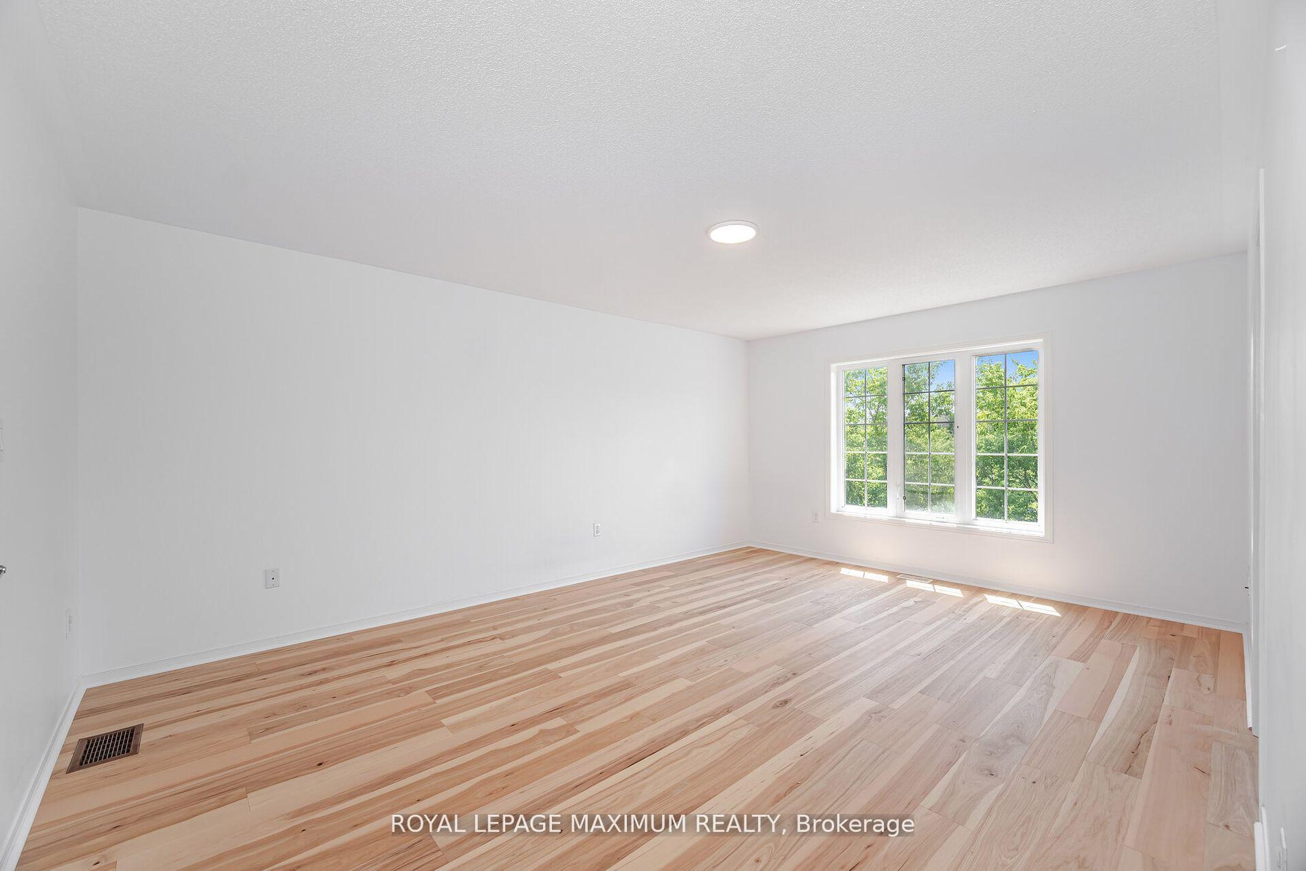 Photo 11 of 58 Gentile Circle, Vaughan, Elder Mills — HOMEH