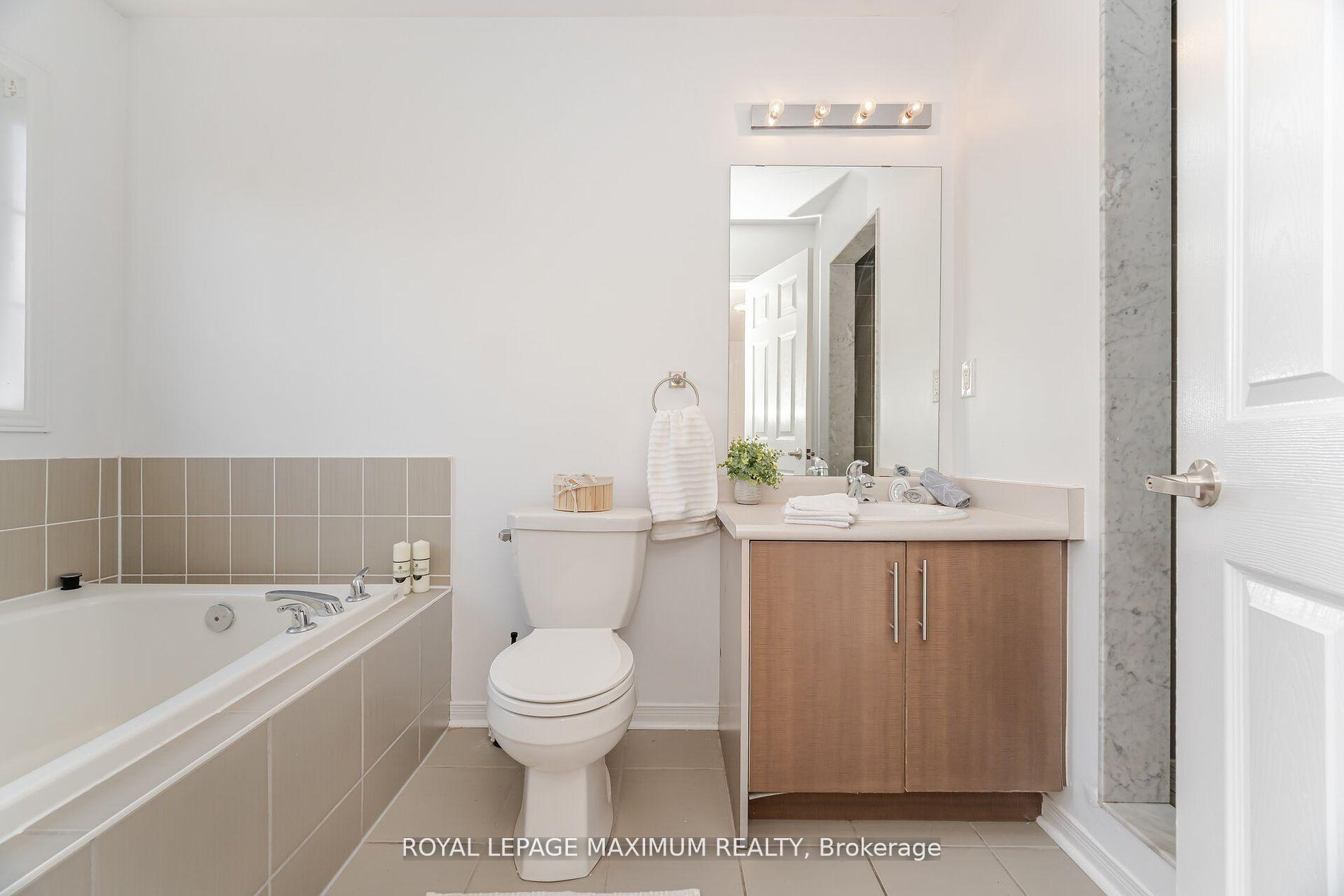 Photo 27 of 58 Gentile Circle, Vaughan, Elder Mills — HOMEH