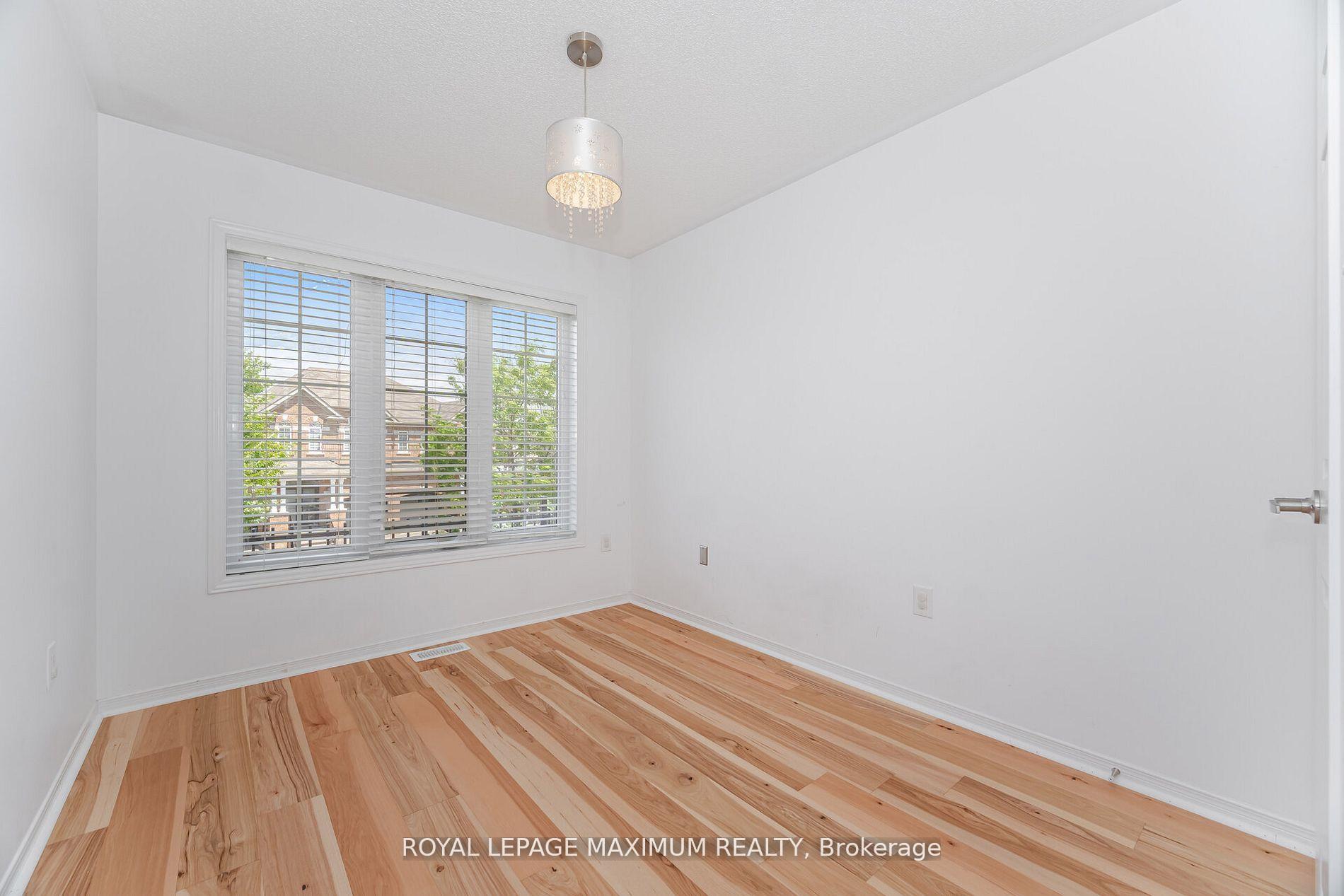 Photo 9 of 58 Gentile Circle, Vaughan, Elder Mills — HOMEH