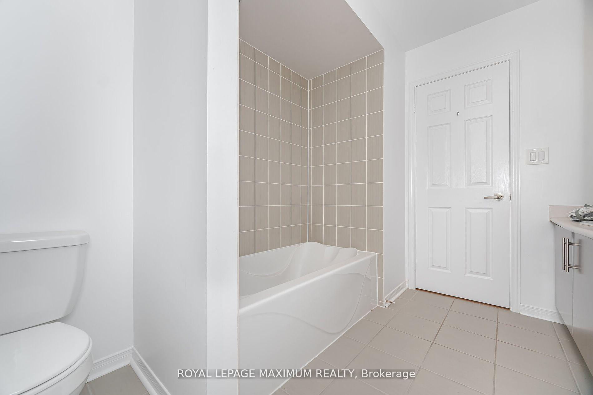 Photo 12 of 58 Gentile Circle, Vaughan, Elder Mills — HOMEH