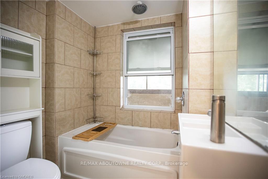 Photo 13 of Unit 2, 49 Fairleigh Avenue S, Hamilton, Gibson — HOMEH