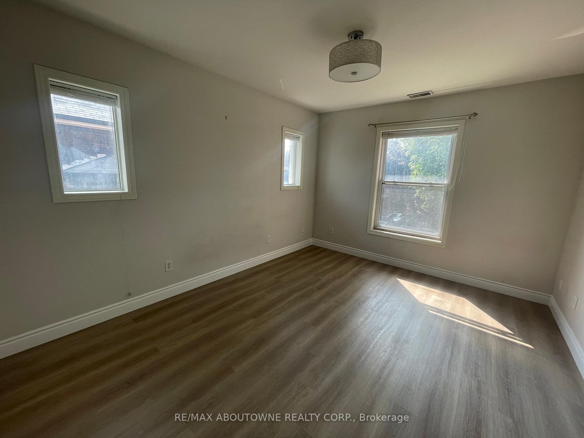 Photo 12 of Unit 2, 49 Fairleigh Avenue S, Hamilton, Gibson — HOMEH