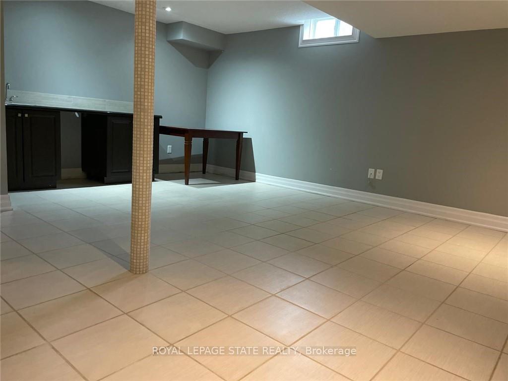 Photo 10 of 90 Marina Point Crescent, Hamilton, Winona Park — HOMEH