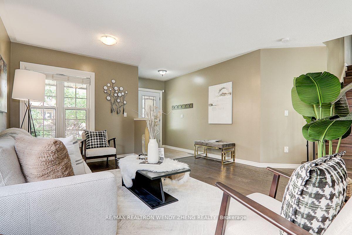 Photo 3 of 14 Valleypark Crescent, Brampton, Fletcher's Meadow — HOMEH