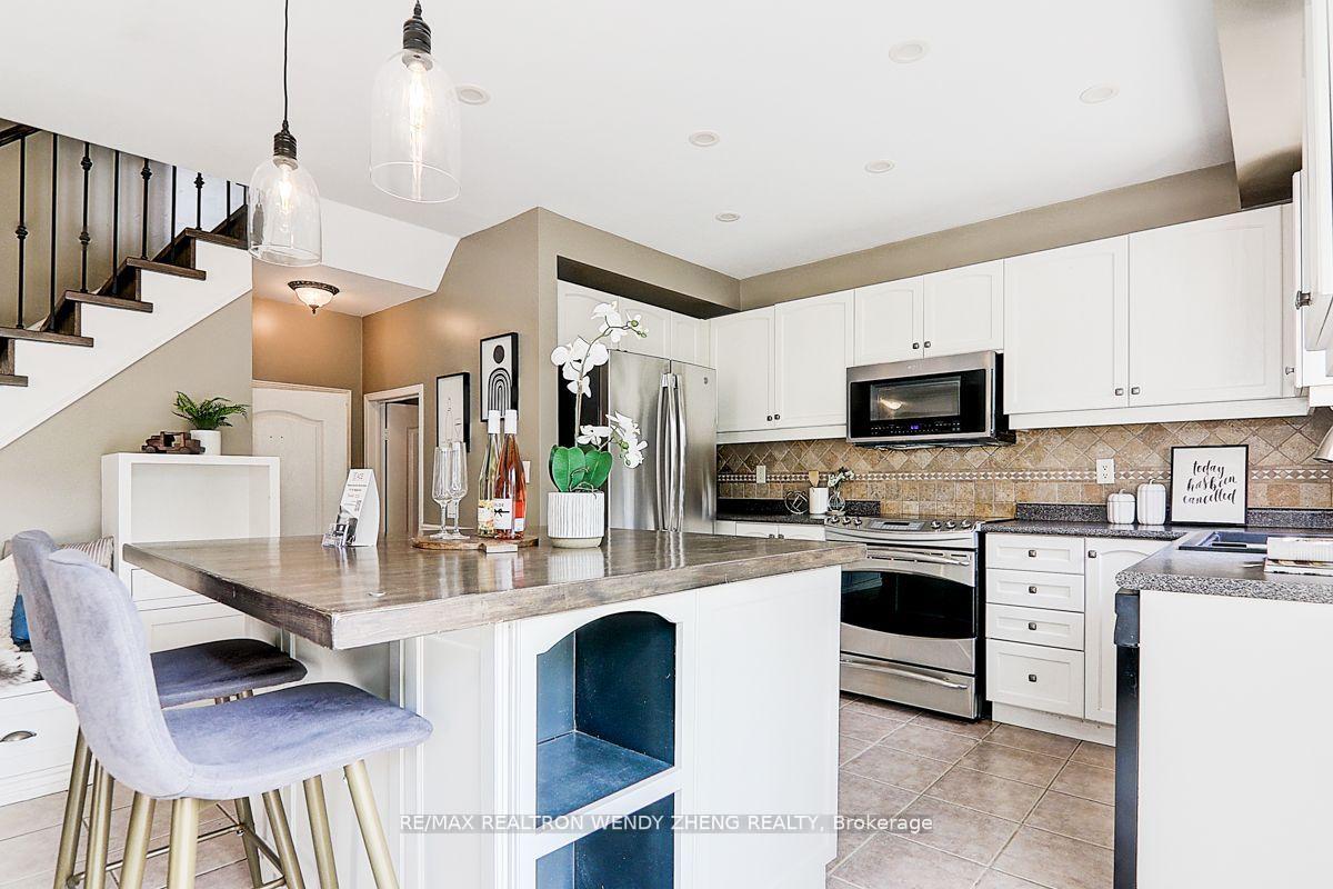 Photo 7 of 14 Valleypark Crescent, Brampton, Fletcher's Meadow — HOMEH