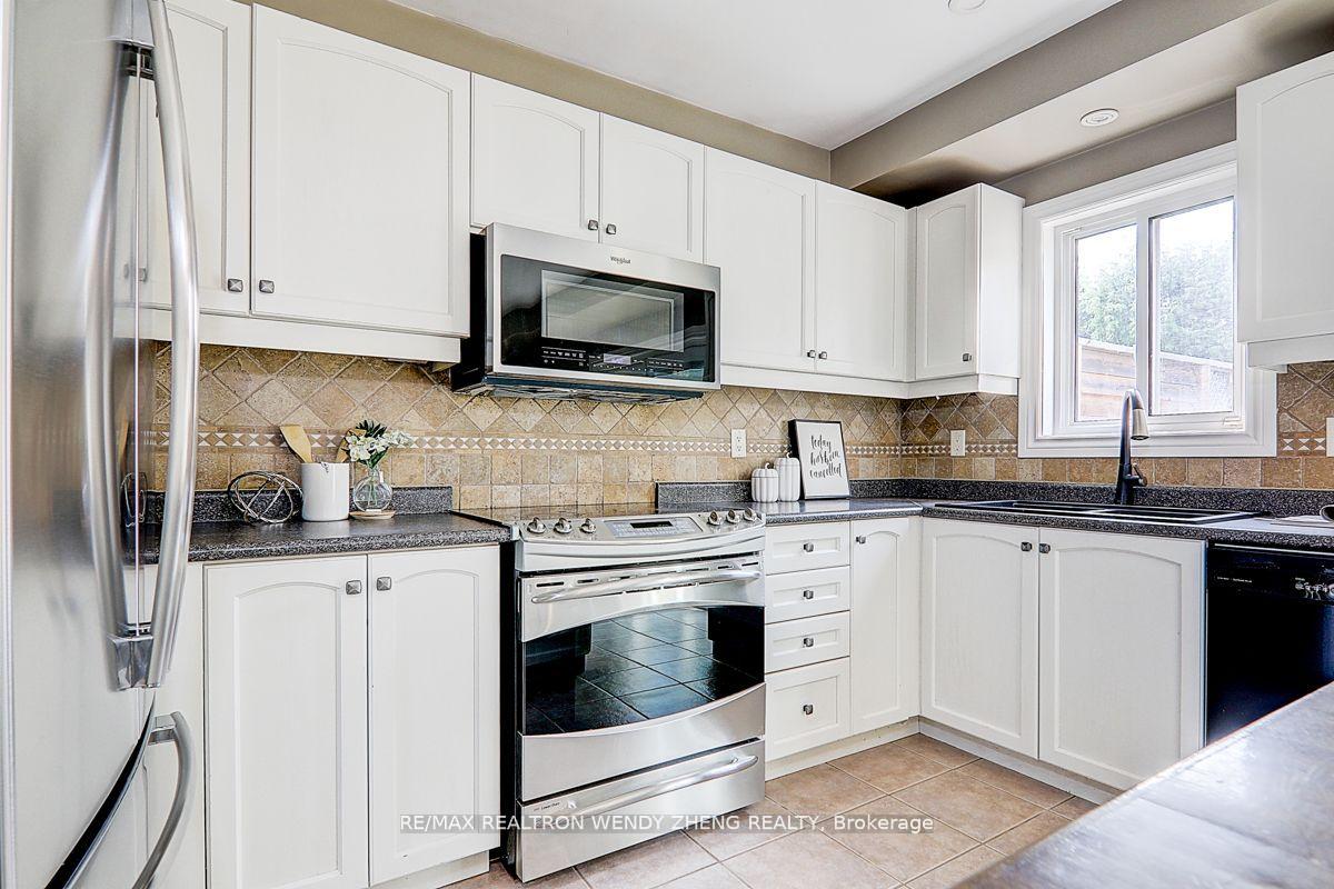 Photo 8 of 14 Valleypark Crescent, Brampton, Fletcher's Meadow — HOMEH