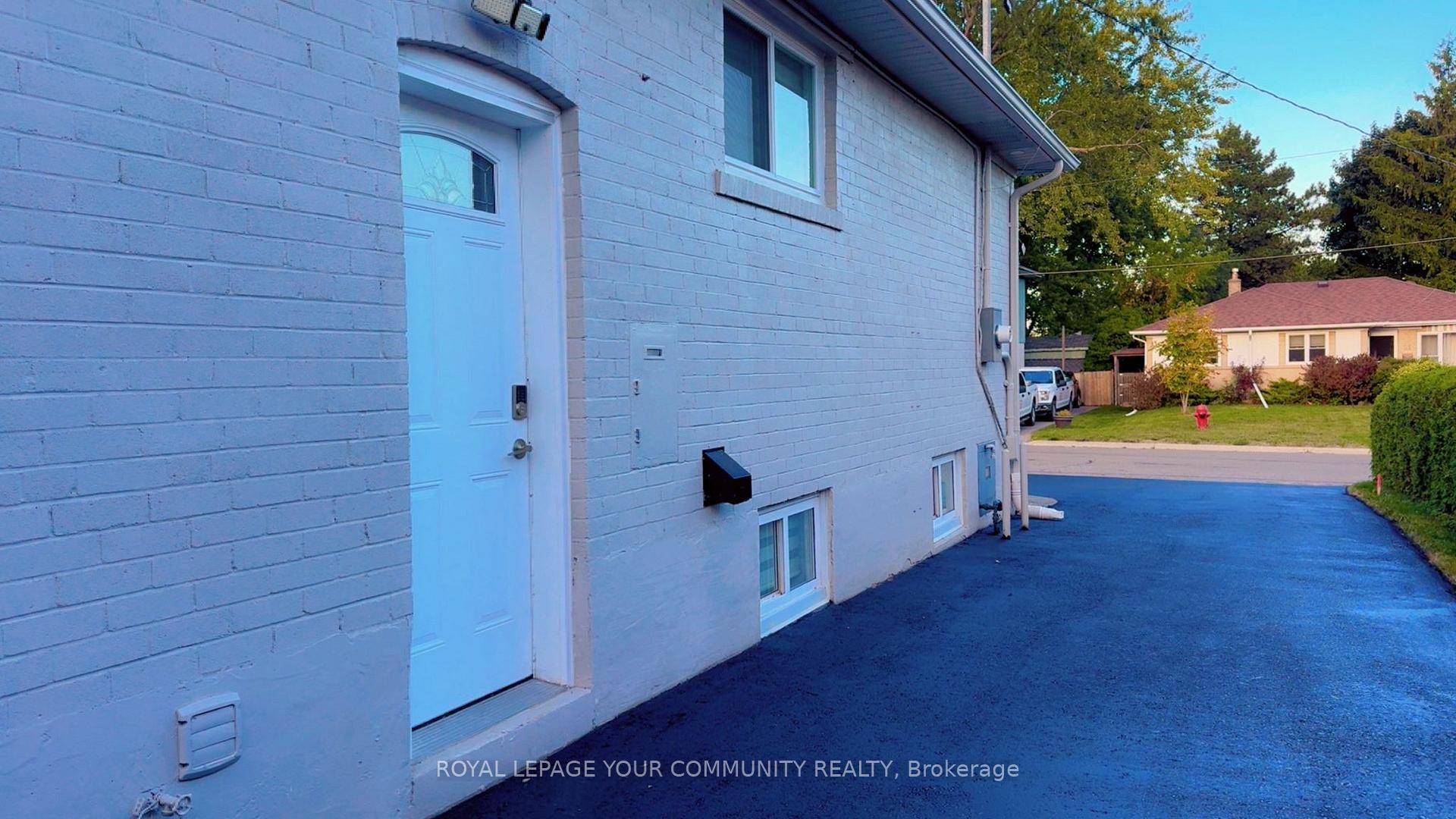 Photo 7 of Unit Lower, 24 Collins Crescent, Aurora, Aurora Heights — HOMEH