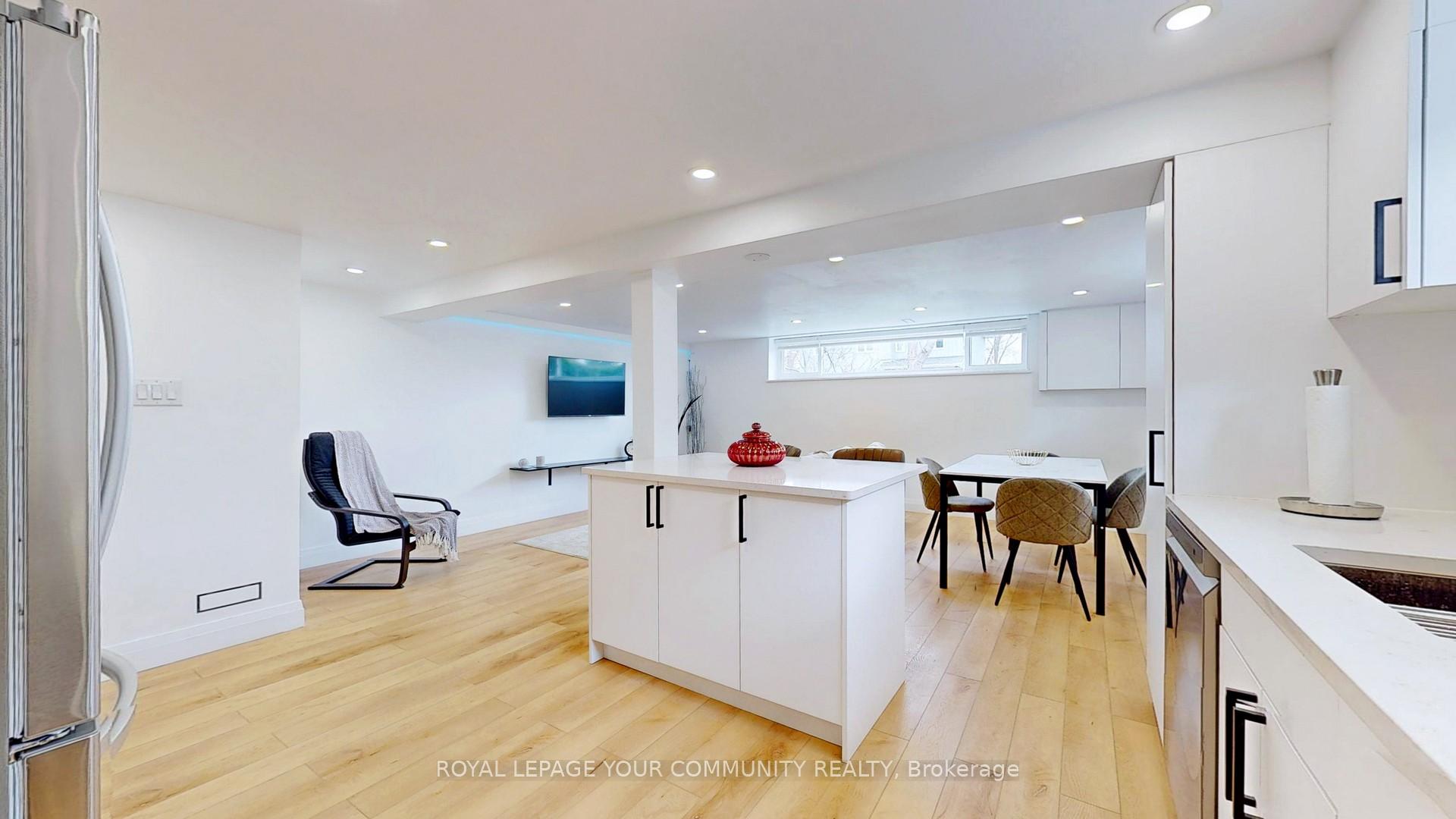 Photo 10 of Unit Lower, 24 Collins Crescent, Aurora, Aurora Heights — HOMEH