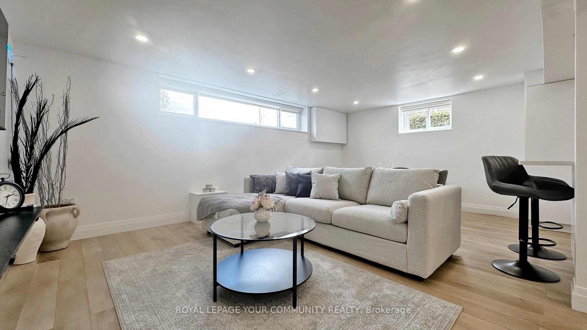 Photo 4 of Unit Lower, 24 Collins Crescent, Aurora, Aurora Heights — HOMEH