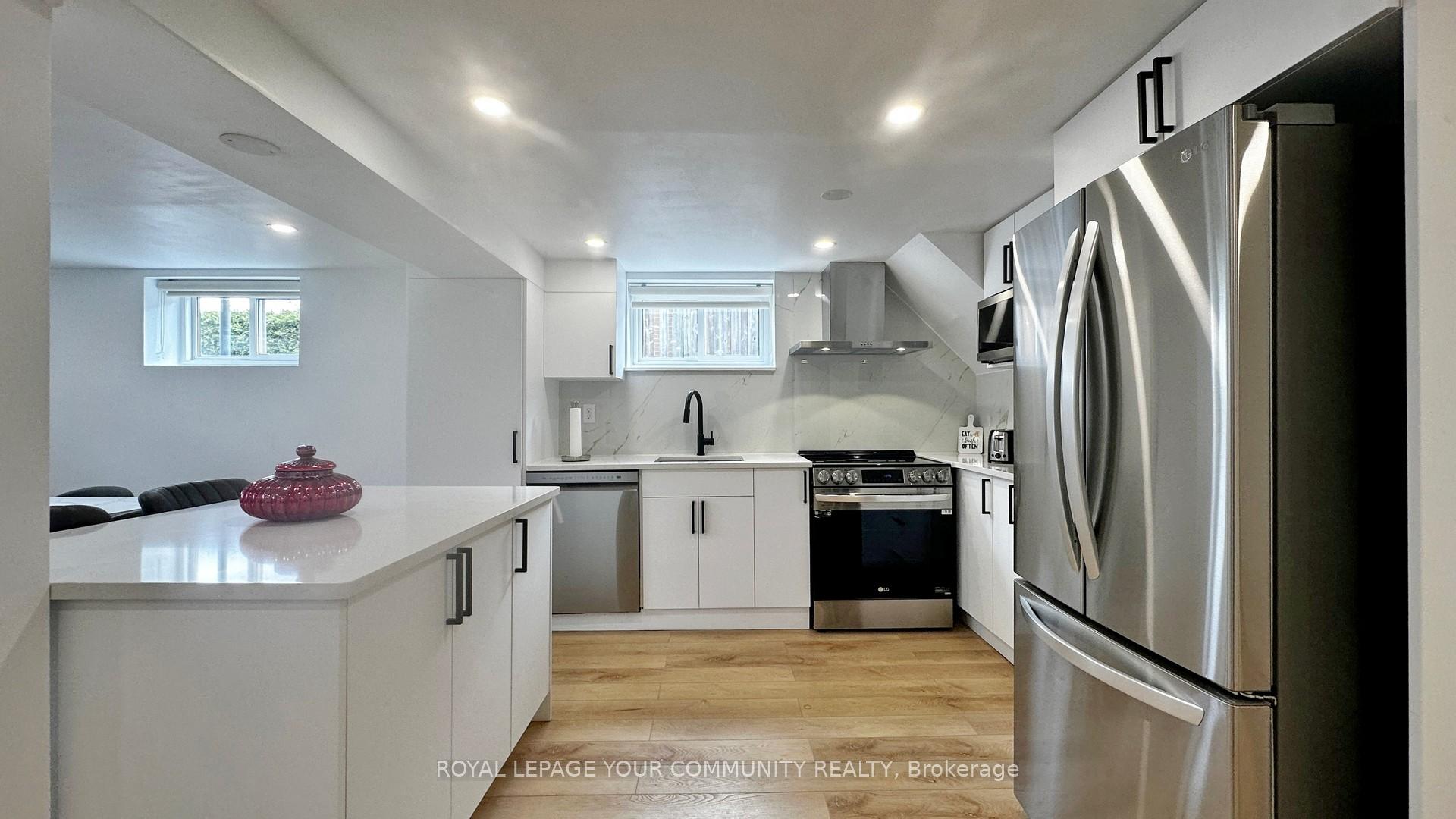 Photo 20 of Unit Lower, 24 Collins Crescent, Aurora, Aurora Heights — HOMEH