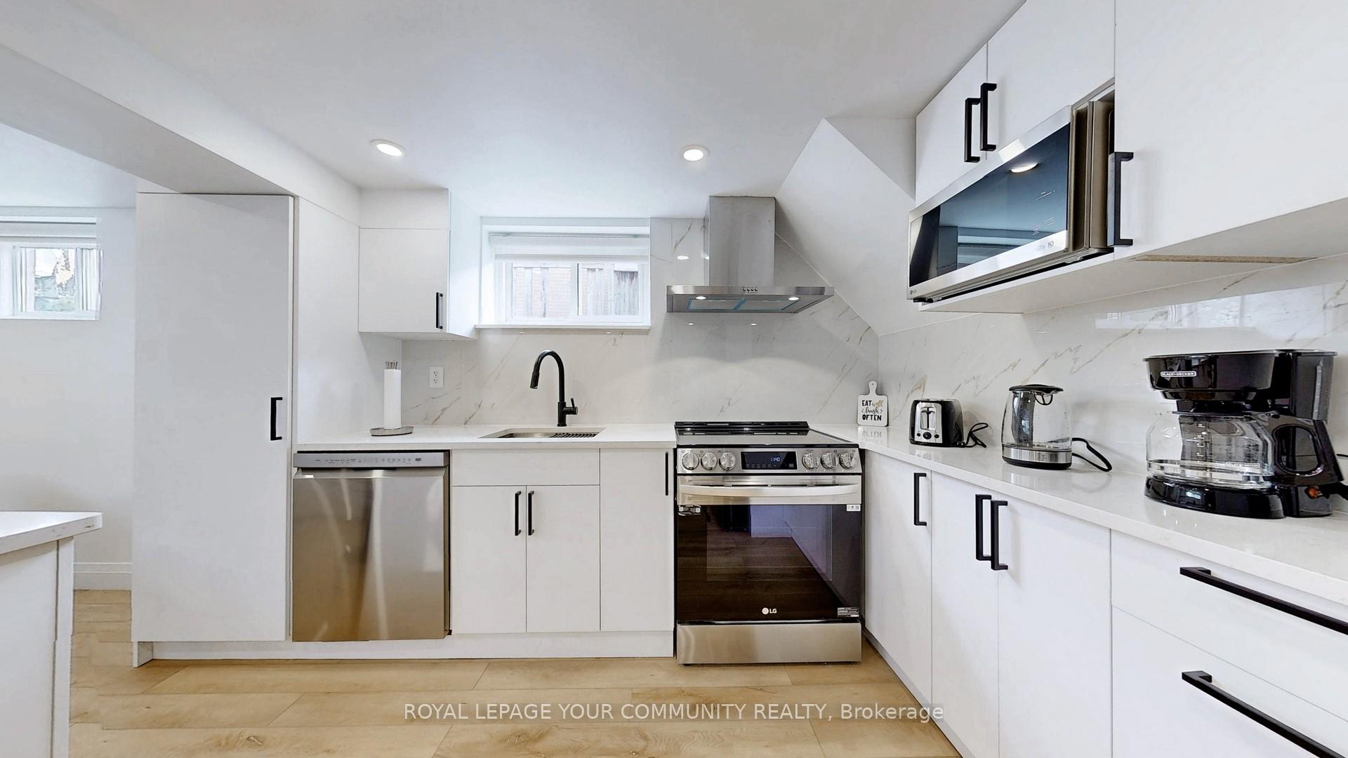 Photo 14 of Unit Lower, 24 Collins Crescent, Aurora, Aurora Heights — HOMEH