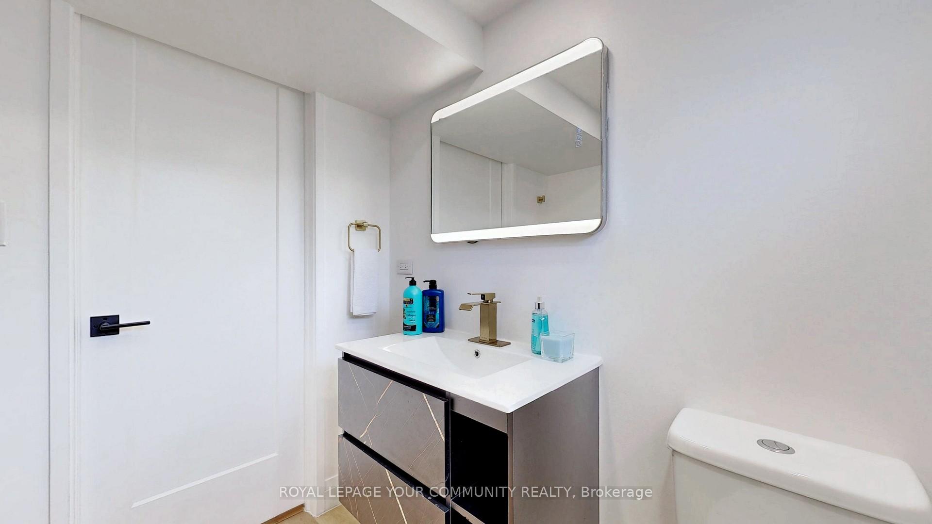 Photo 15 of Unit Lower, 24 Collins Crescent, Aurora, Aurora Heights — HOMEH