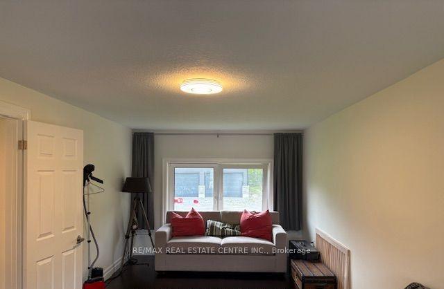 Photo 4 of 431 Second (Upper) Road E, Hamilton, Rural Stoney Creek — HOMEH