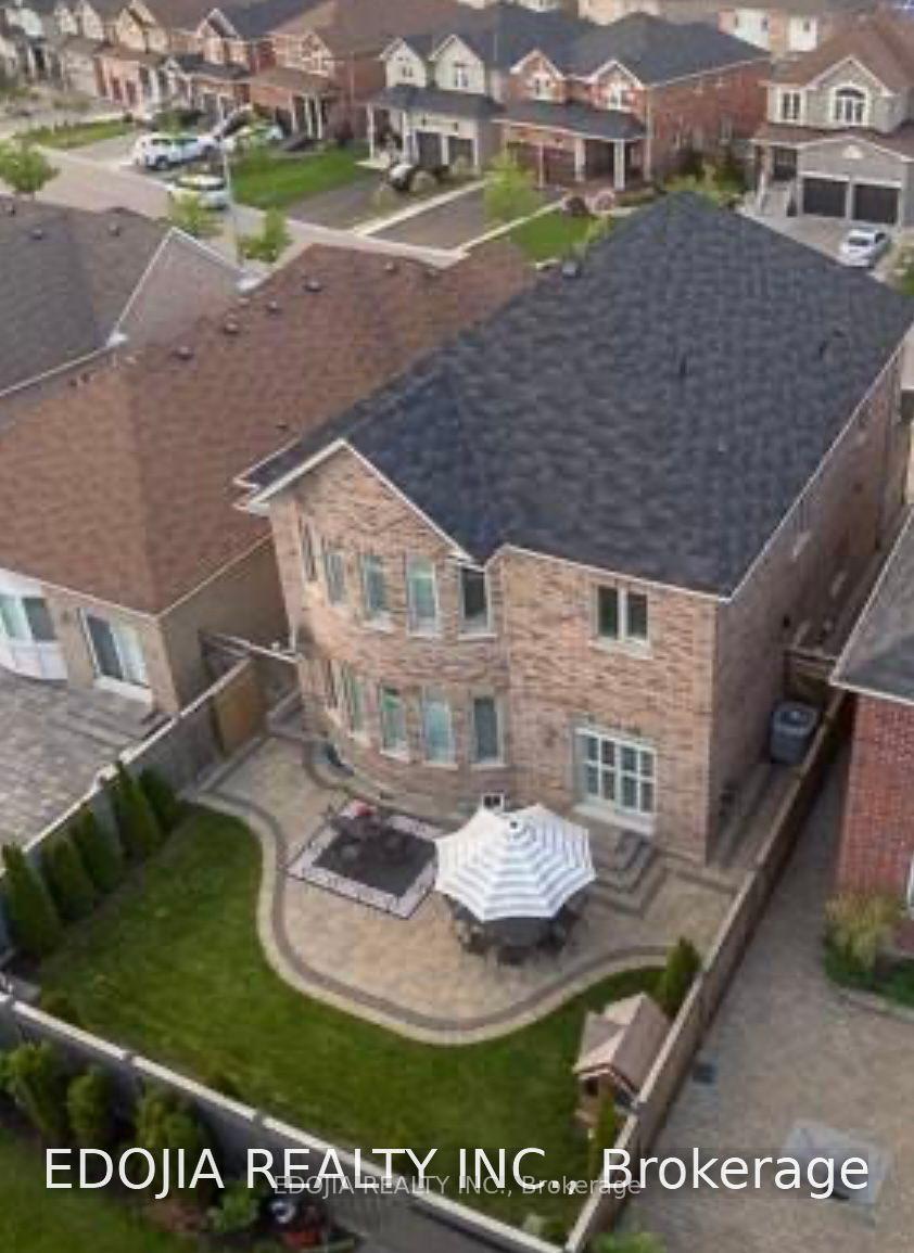 Photo 2 of 105 Shelbourne Drive, Vaughan, Vellore Village — HOMEH