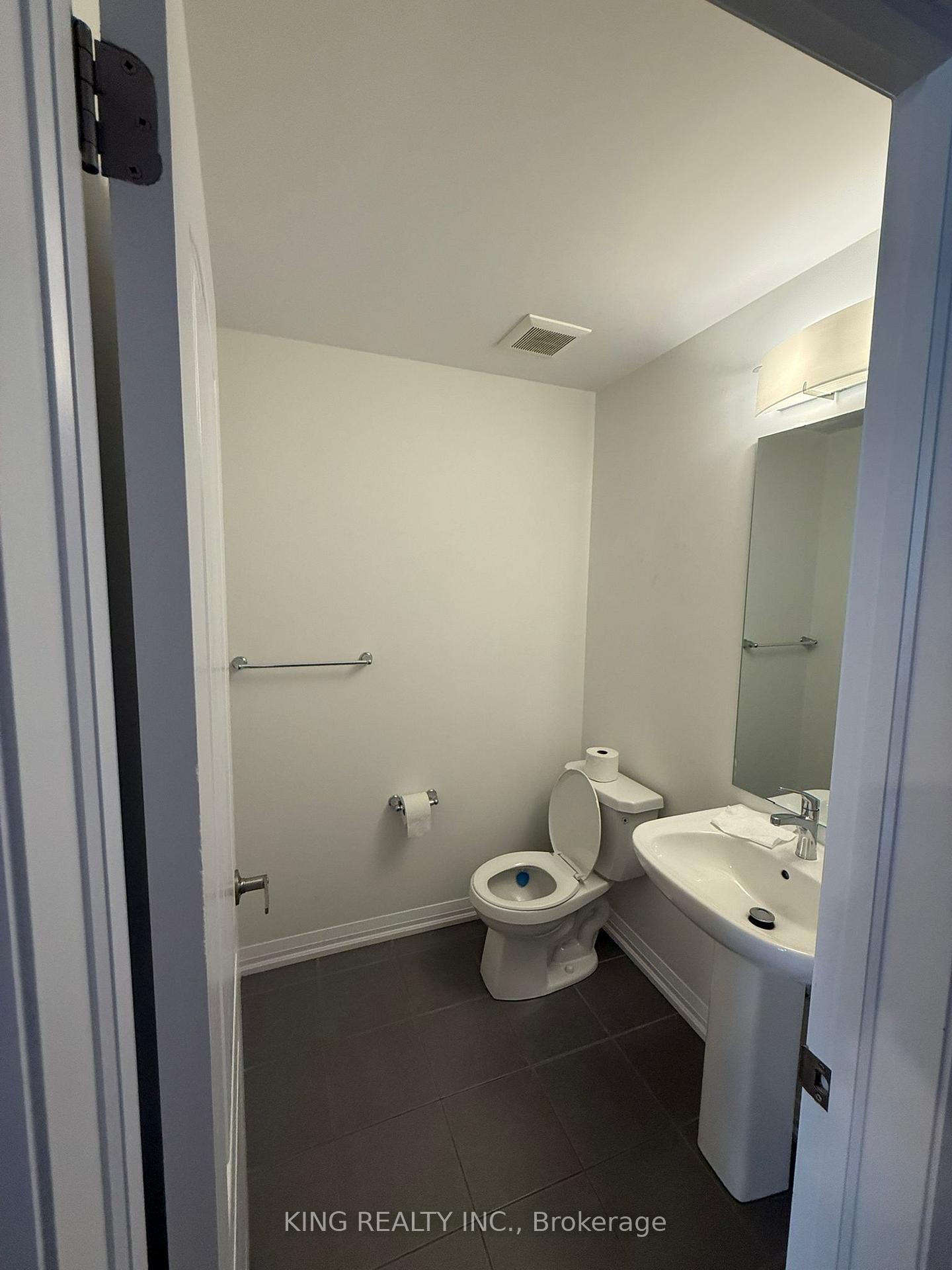 Photo 2 of 28 Norwich Crescent, Haldimand — HOMEH