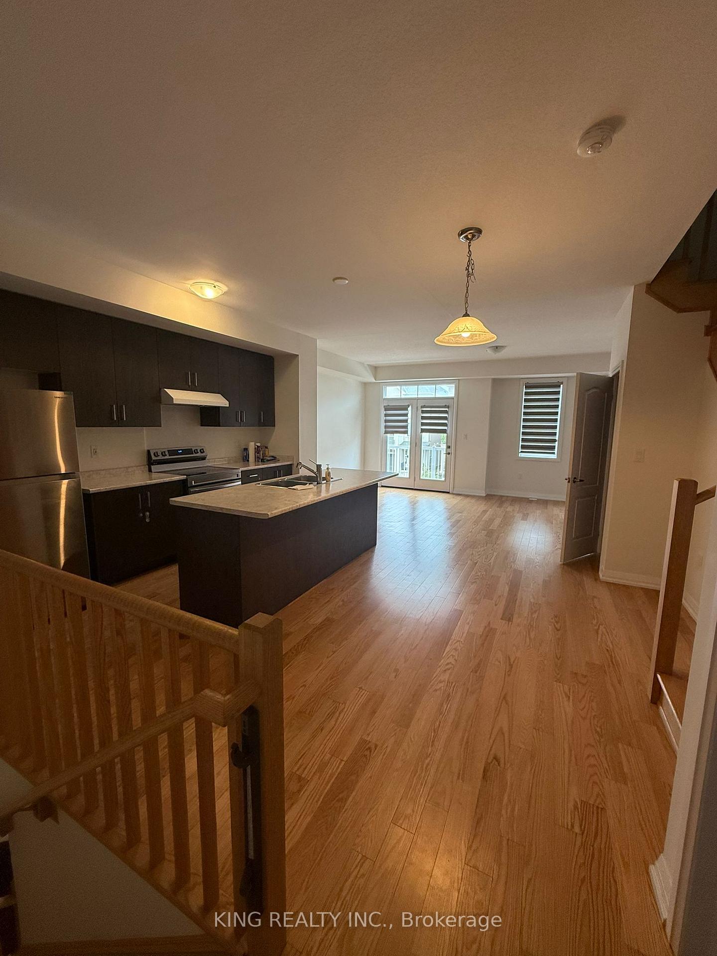 Photo 10 of 28 Norwich Crescent, Haldimand — HOMEH
