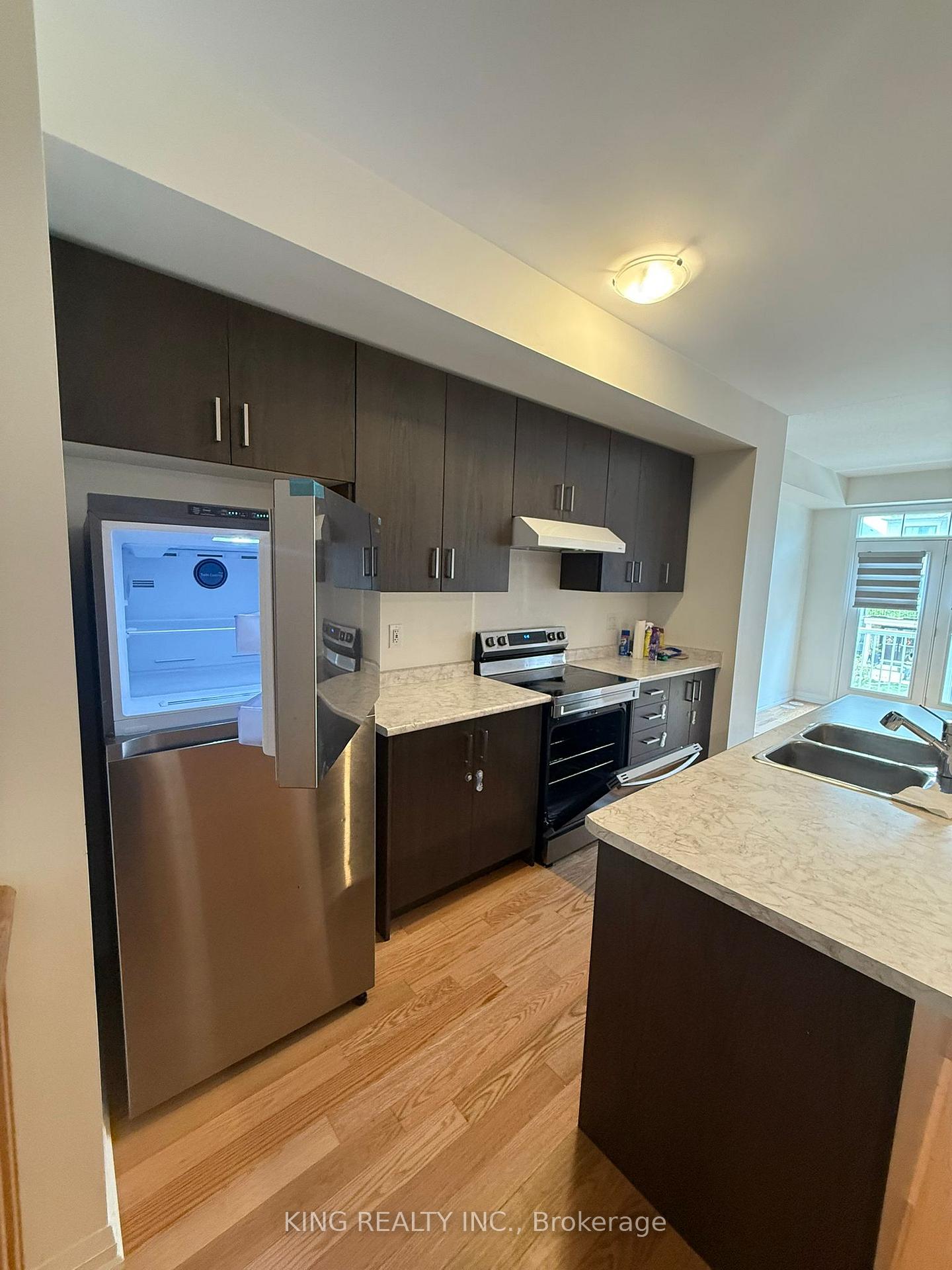 Photo 11 of 28 Norwich Crescent, Haldimand — HOMEH