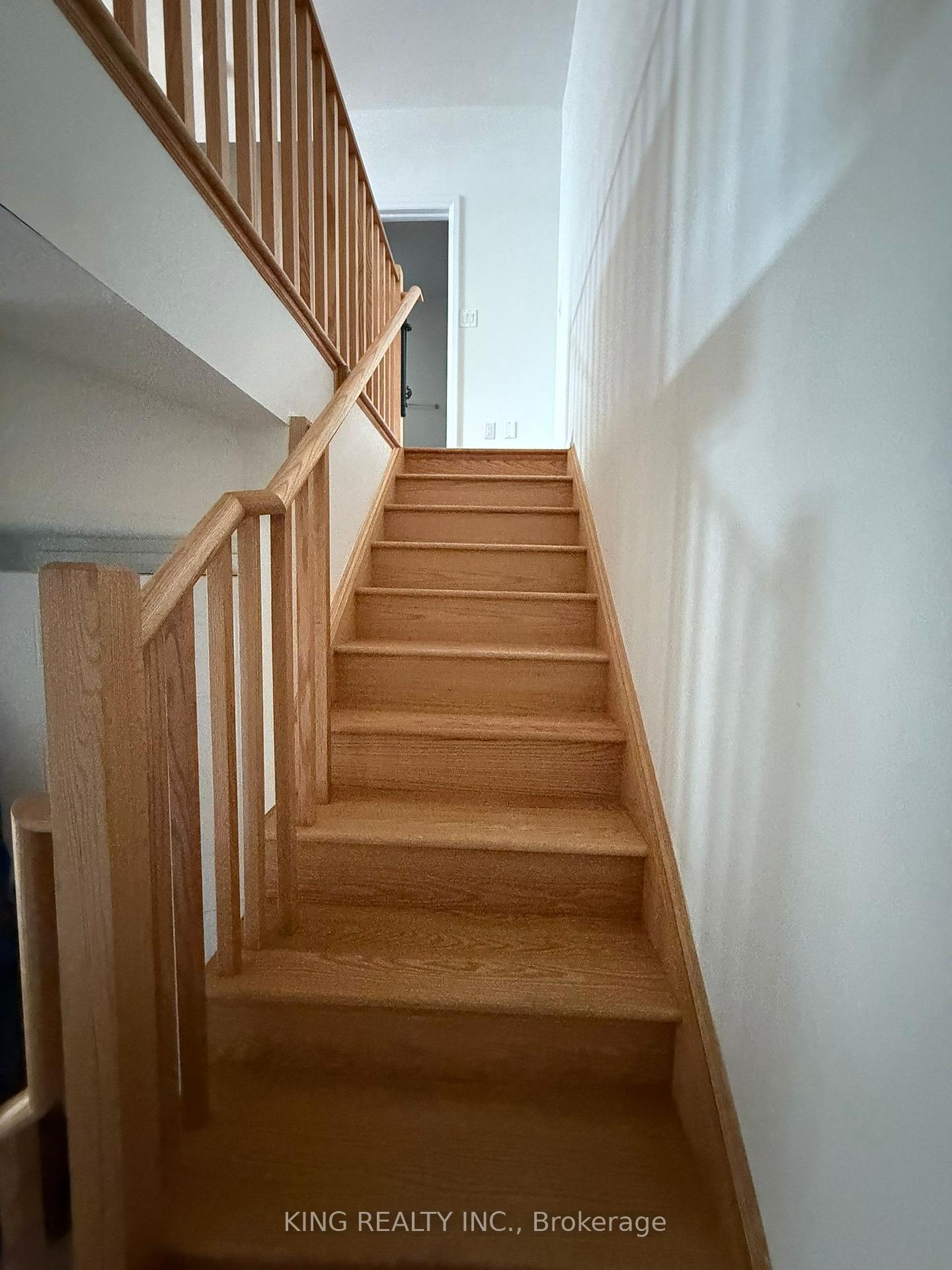Photo 13 of 28 Norwich Crescent, Haldimand — HOMEH