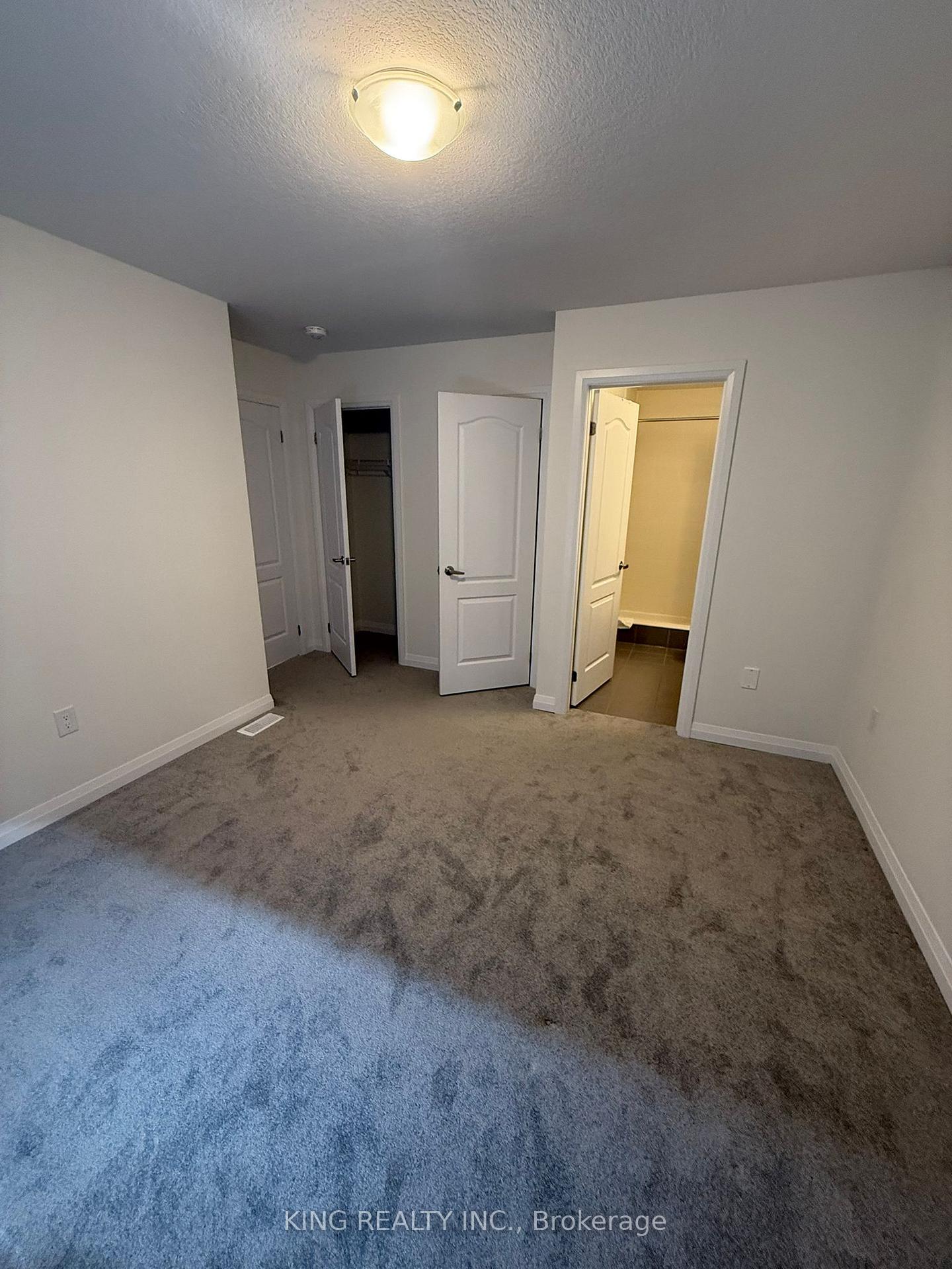 Photo 4 of 28 Norwich Crescent, Haldimand — HOMEH