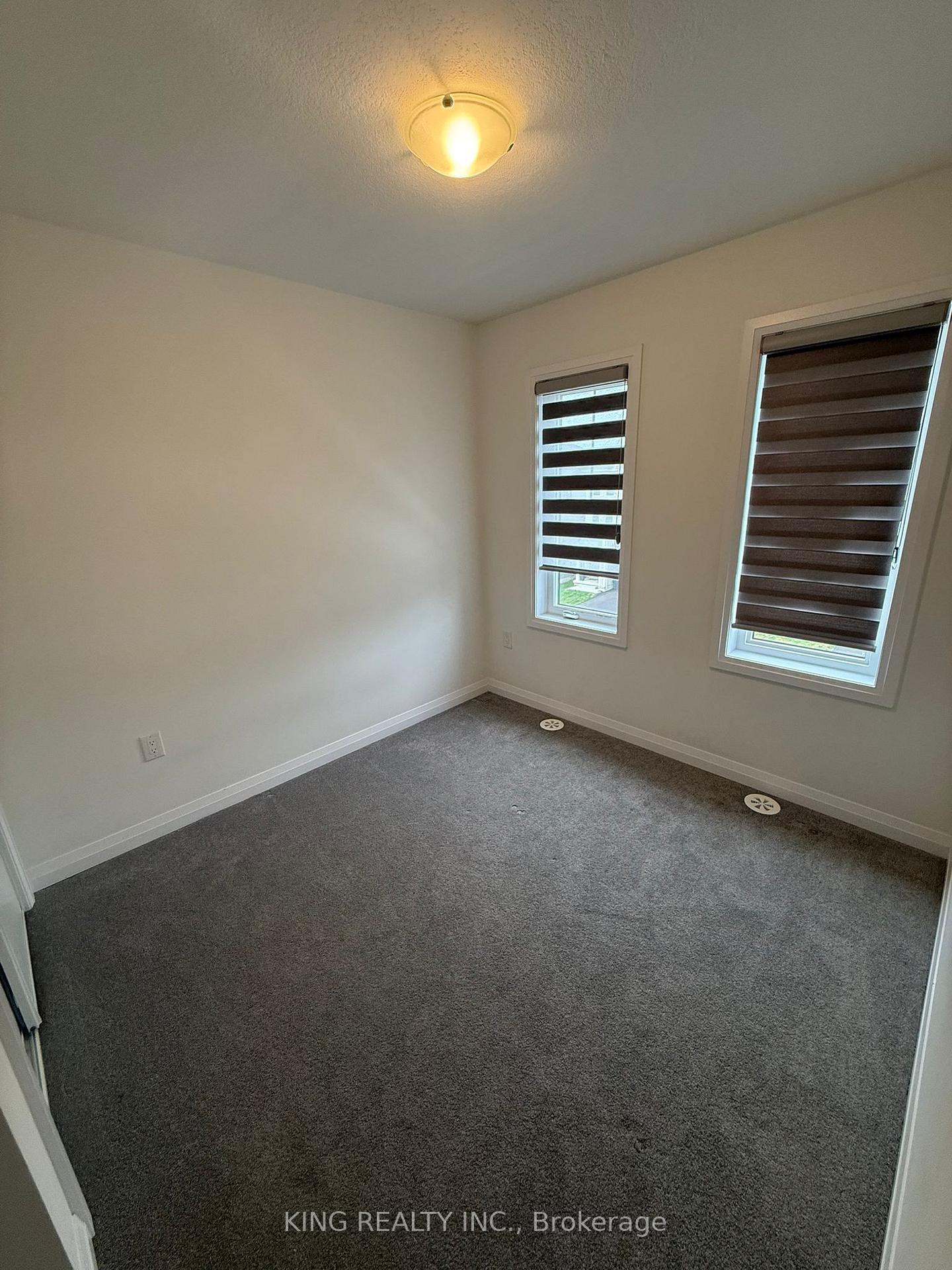 Photo 5 of 28 Norwich Crescent, Haldimand — HOMEH