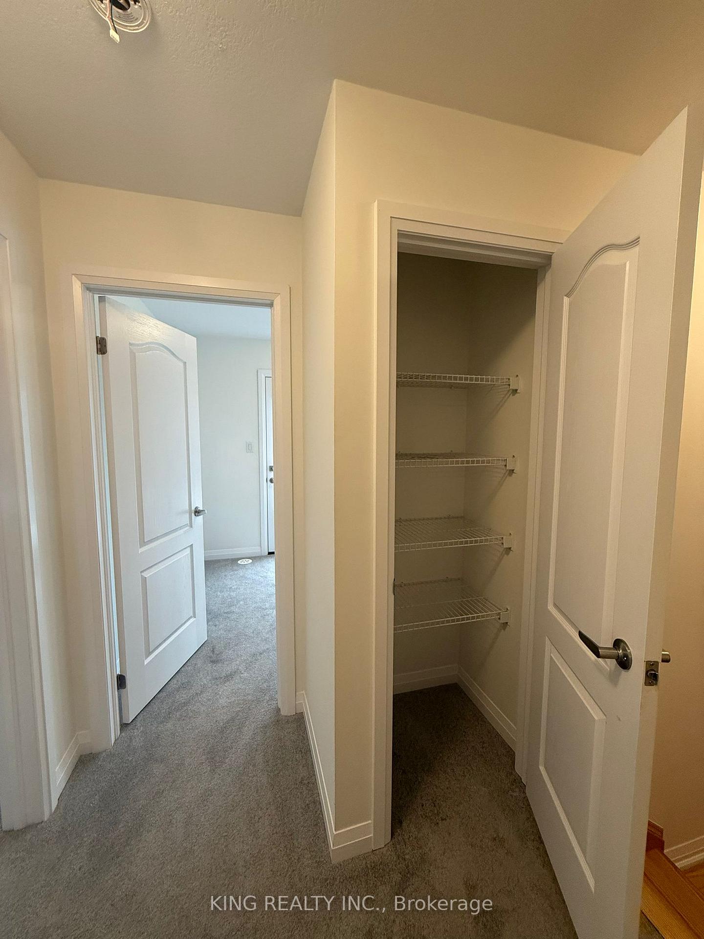 Photo 8 of 28 Norwich Crescent, Haldimand — HOMEH