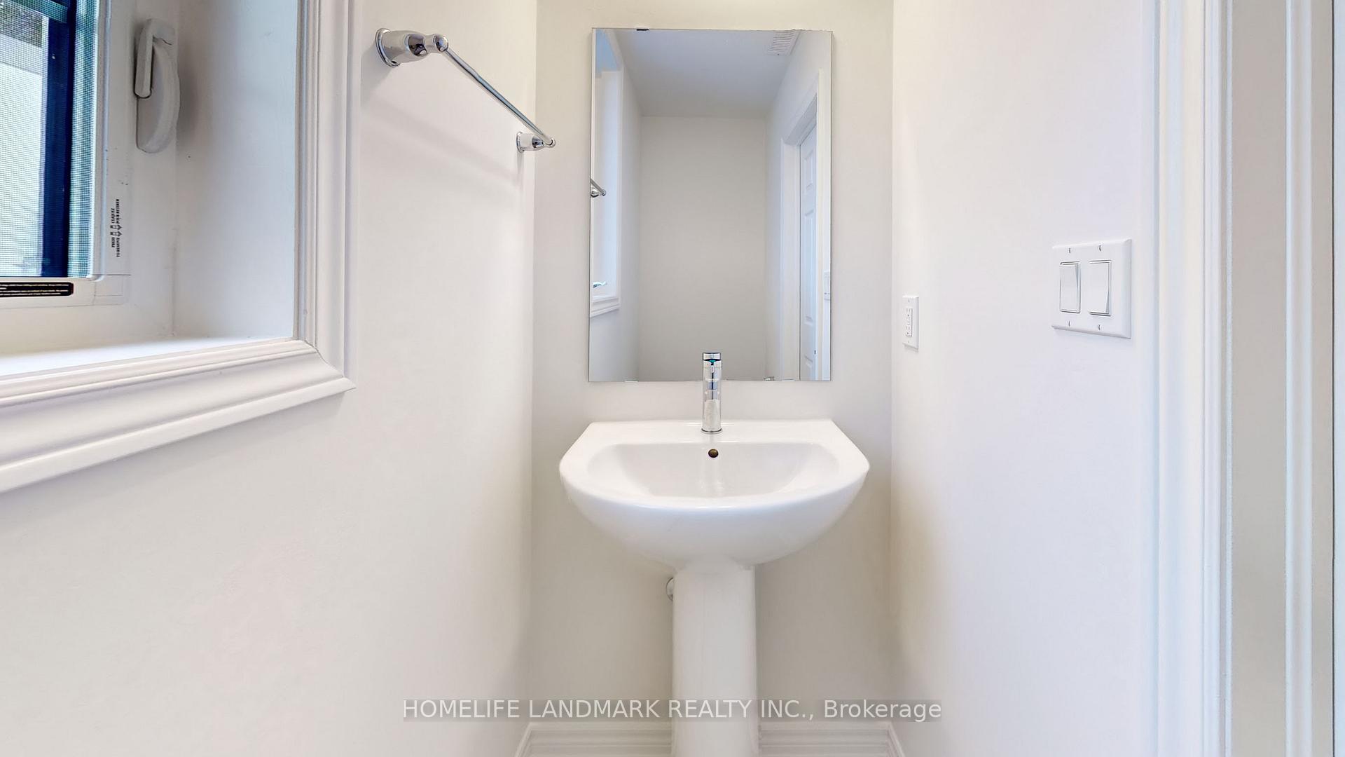 Photo 9 of 105 Air Dancer Crescent, Oshawa, Windfields — HOMEH