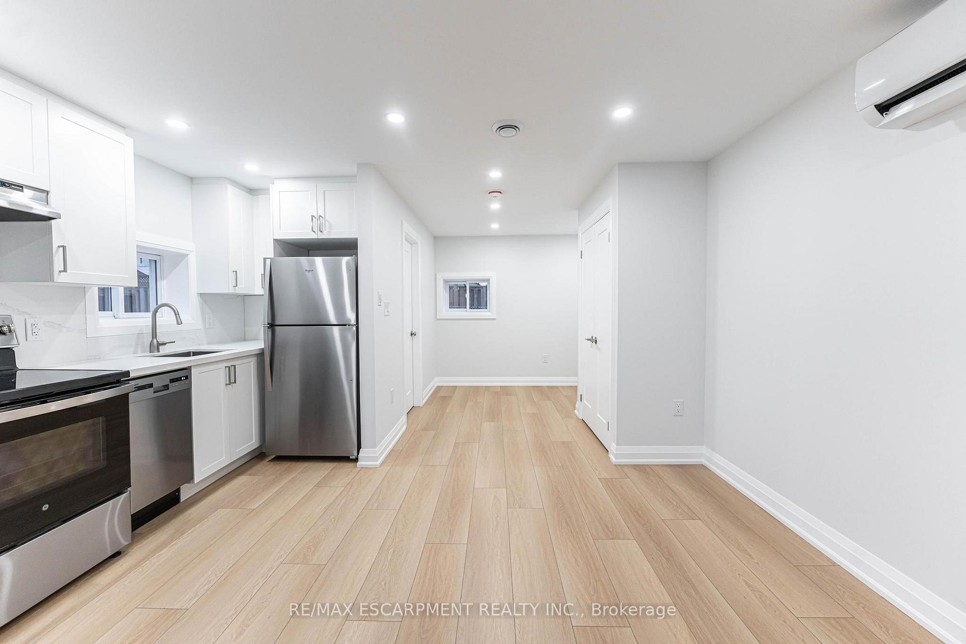 Photo 2 of Unit 3, 118 Burrwood Drive, Hamilton, Rolston — HOMEH