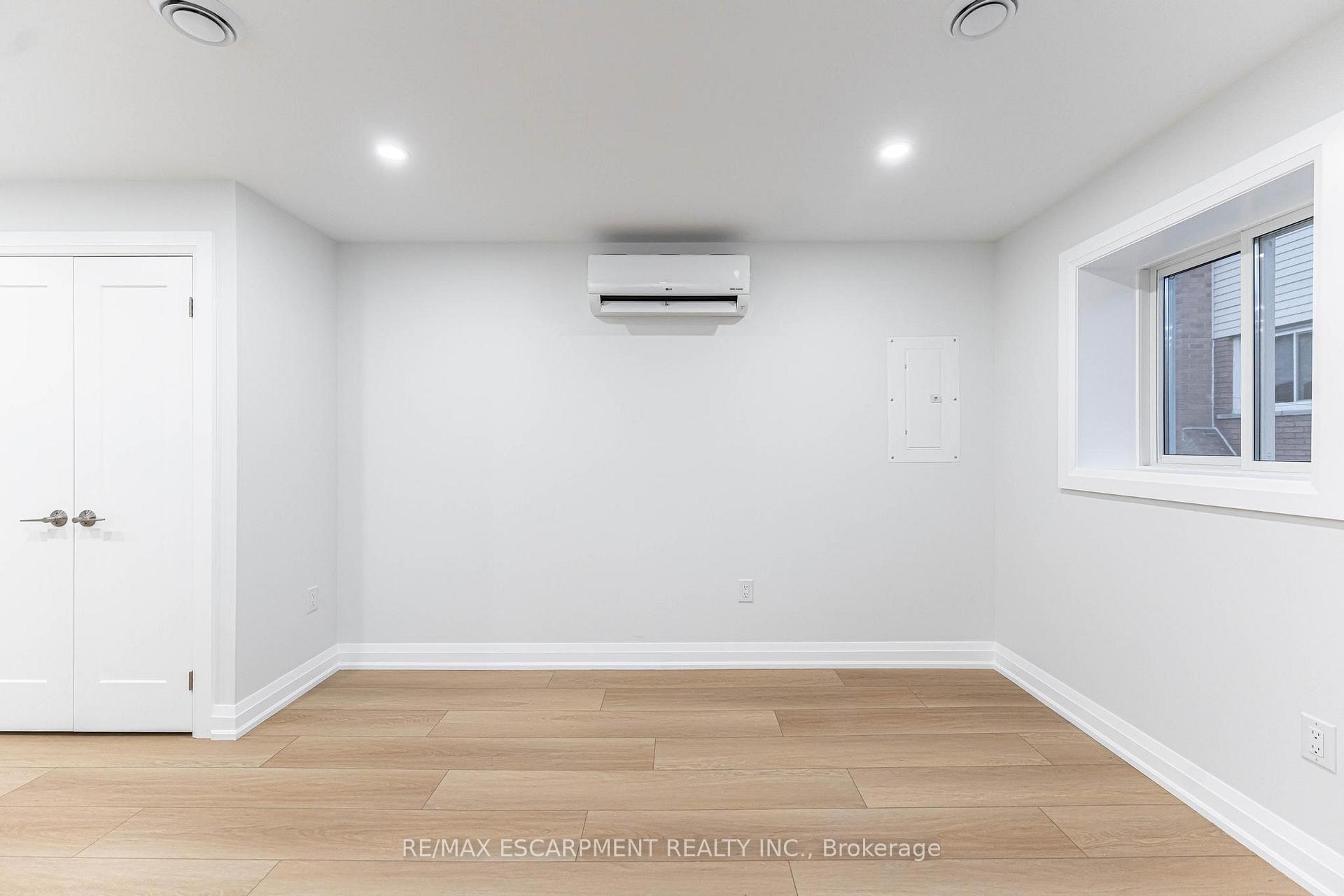 Photo 7 of Unit 3, 118 Burrwood Drive, Hamilton, Rolston — HOMEH