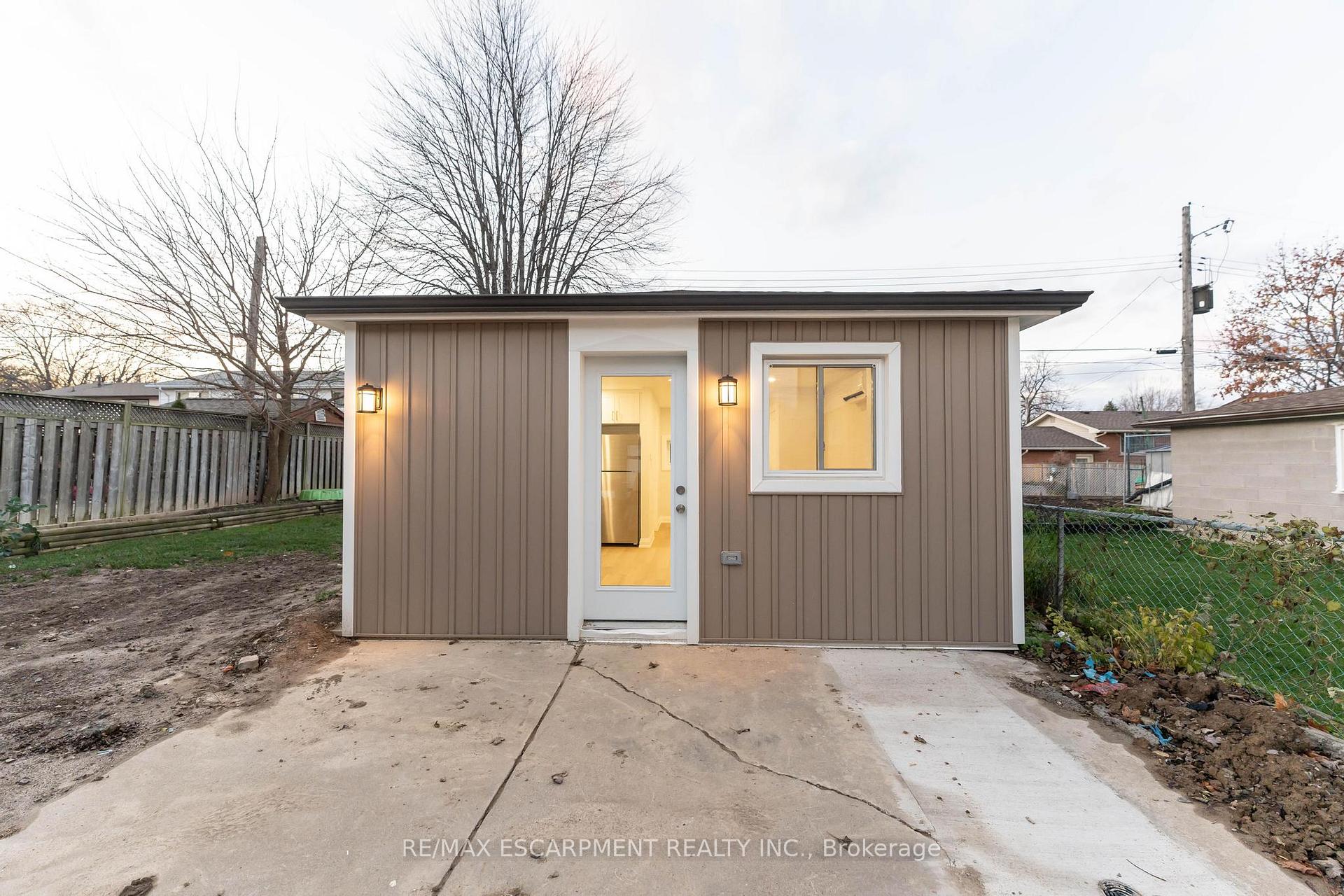 Photo 13 of Unit 3, 118 Burrwood Drive, Hamilton, Rolston — HOMEH