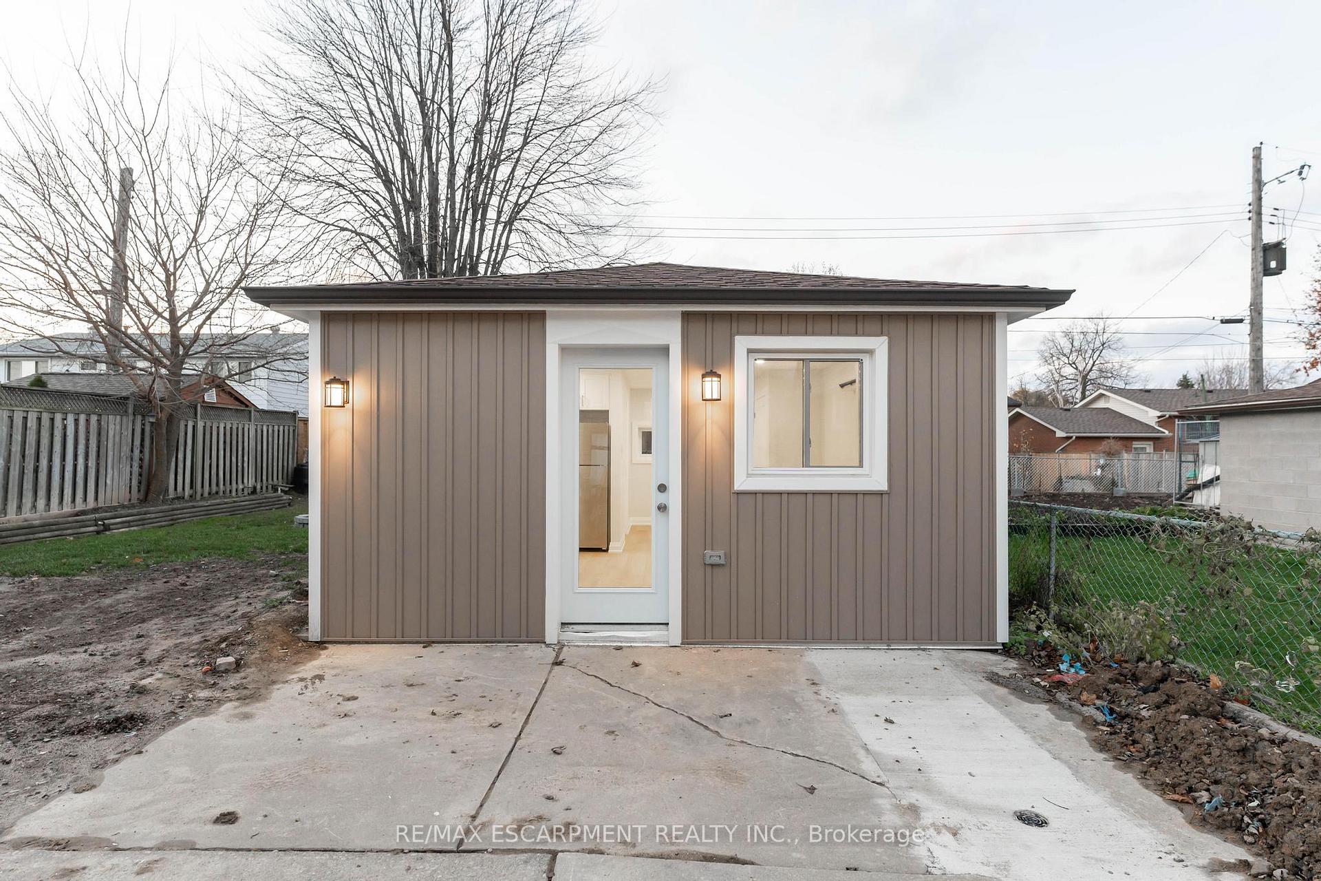 Photo 5 of Unit 3, 118 Burrwood Drive, Hamilton, Rolston — HOMEH