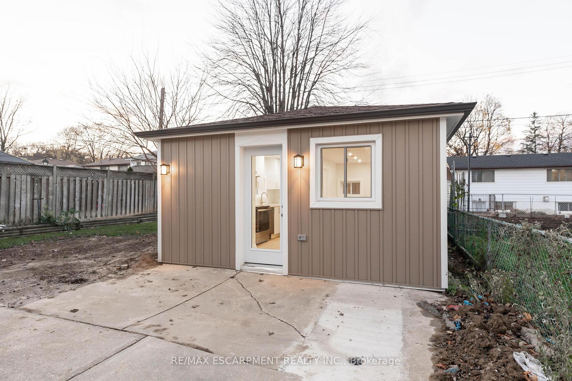 Photo 4 of Unit 3, 118 Burrwood Drive, Hamilton, Rolston — HOMEH